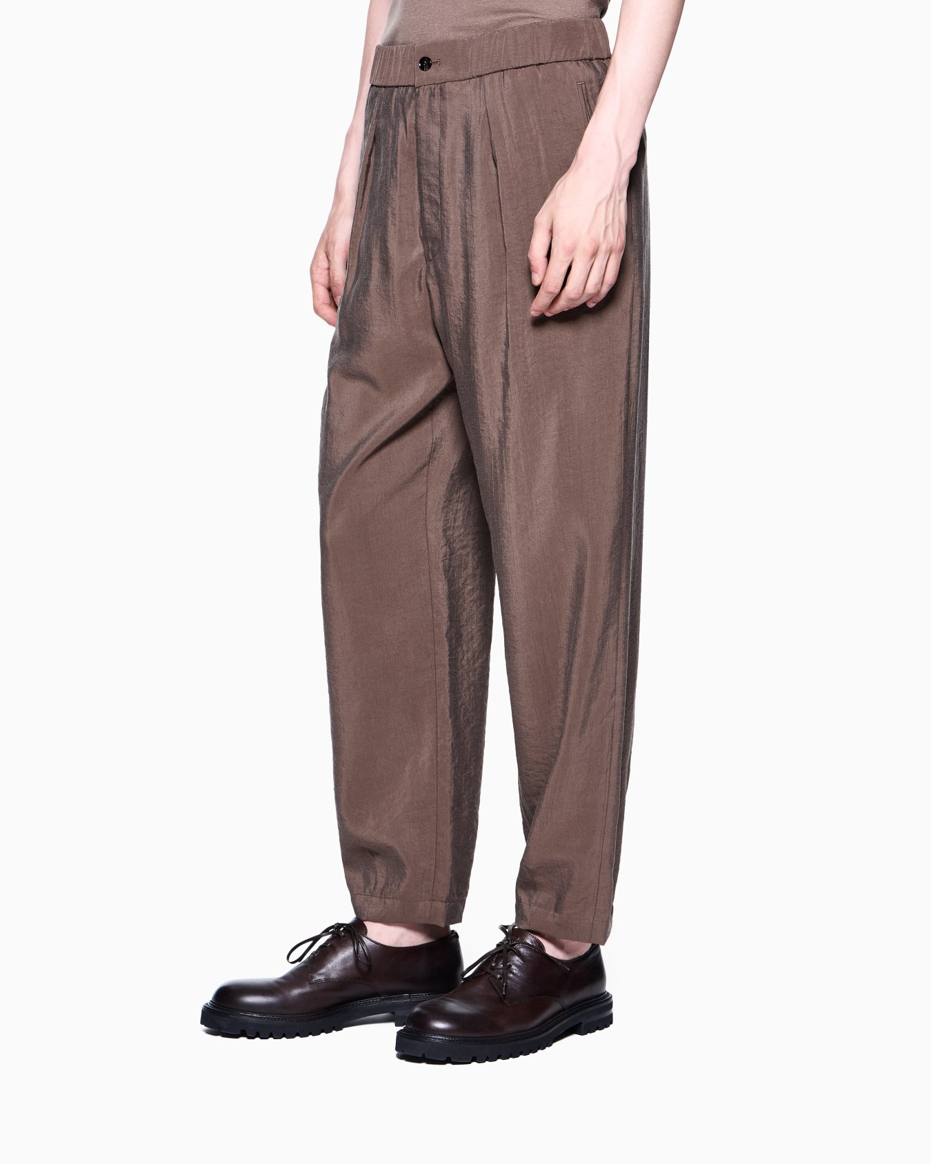 Pantaloni a una pince in misto seta lavata Slide 3