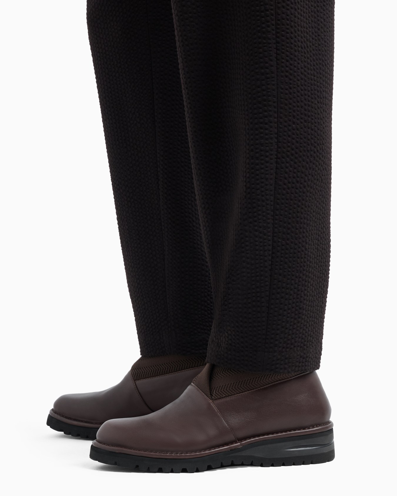 Single-pleat, virgin wool and cashmere seersucker trousers Slide 5