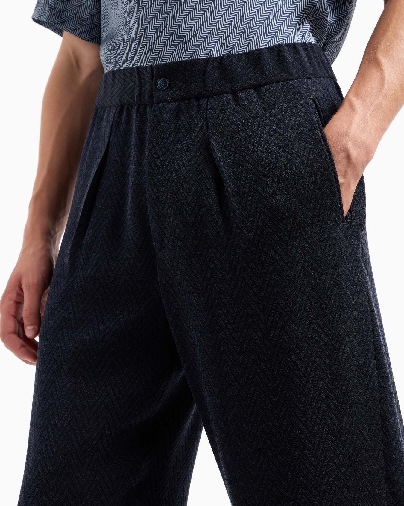Single-pleat trousers in a chevron cupro and viscose Slide 4