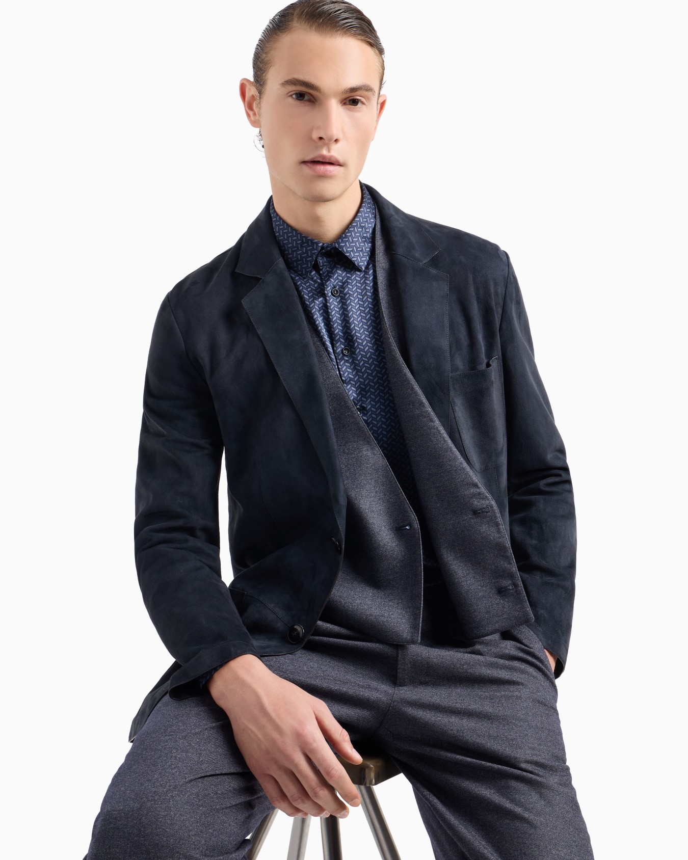 Single-pleat, denim-effect virgin wool and cashmere trousers Slide 5