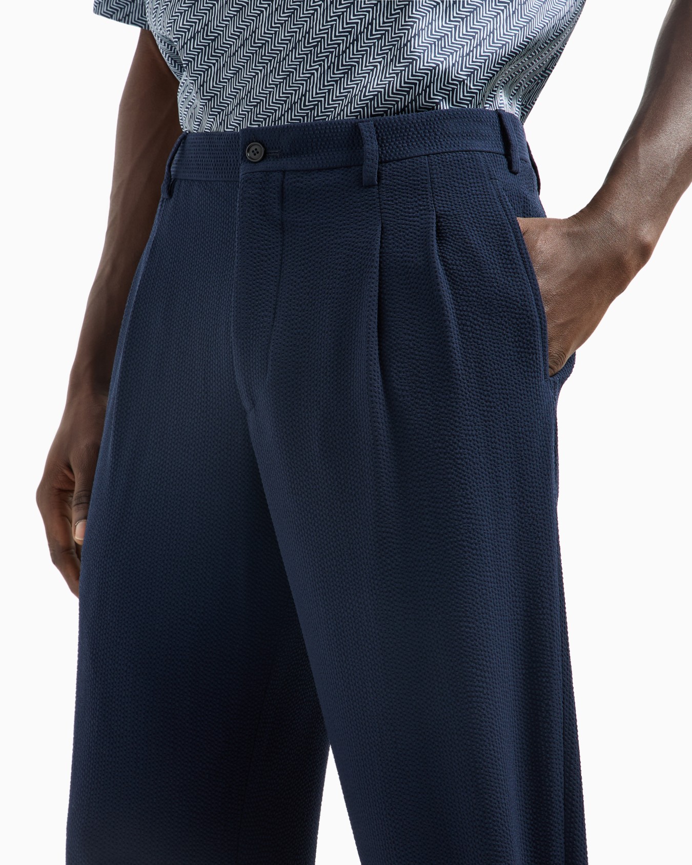 Wool seersucker double-pleat trousers Slide 4