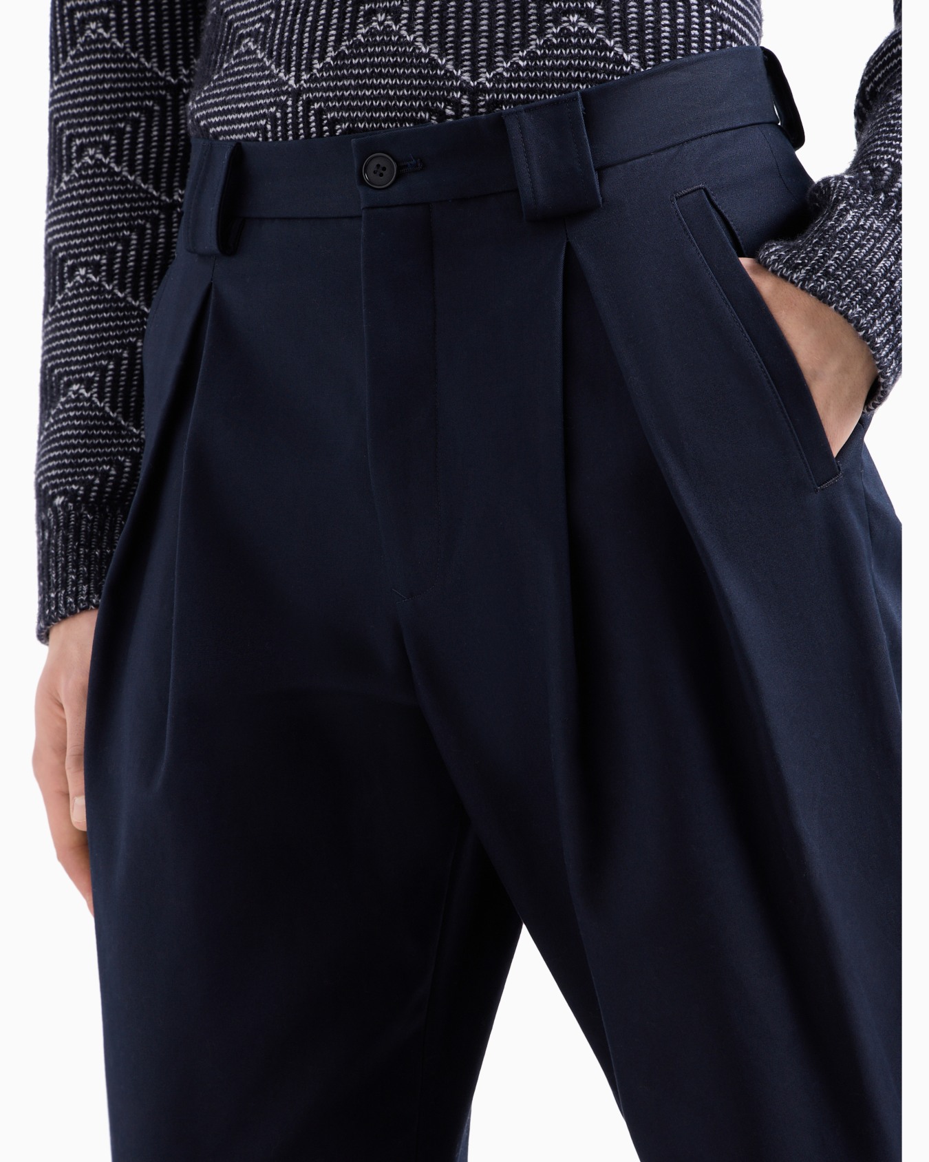 One-pleat trousers in cotton gabardine Slide 4