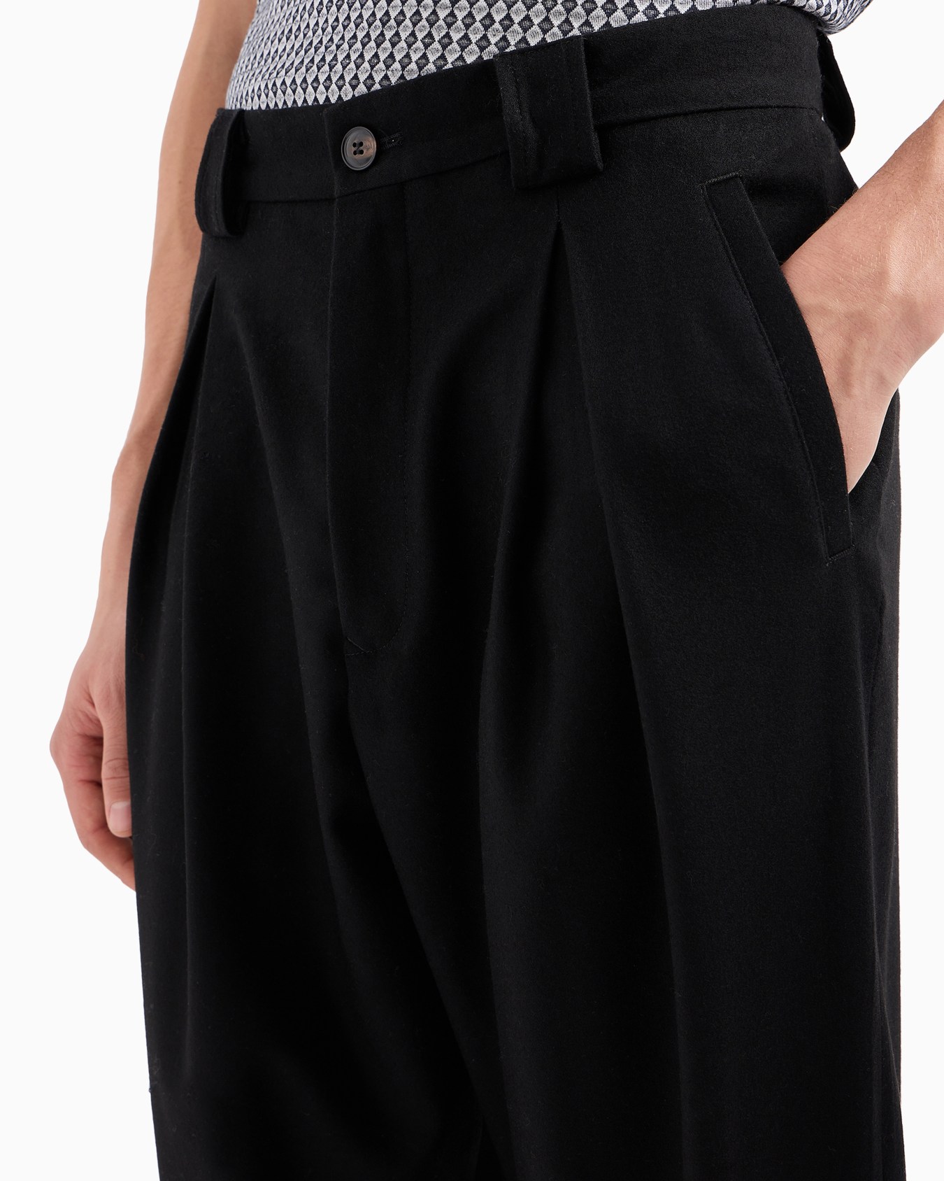 Hose mit Bundfalte aus leichter Wolle Folie 5