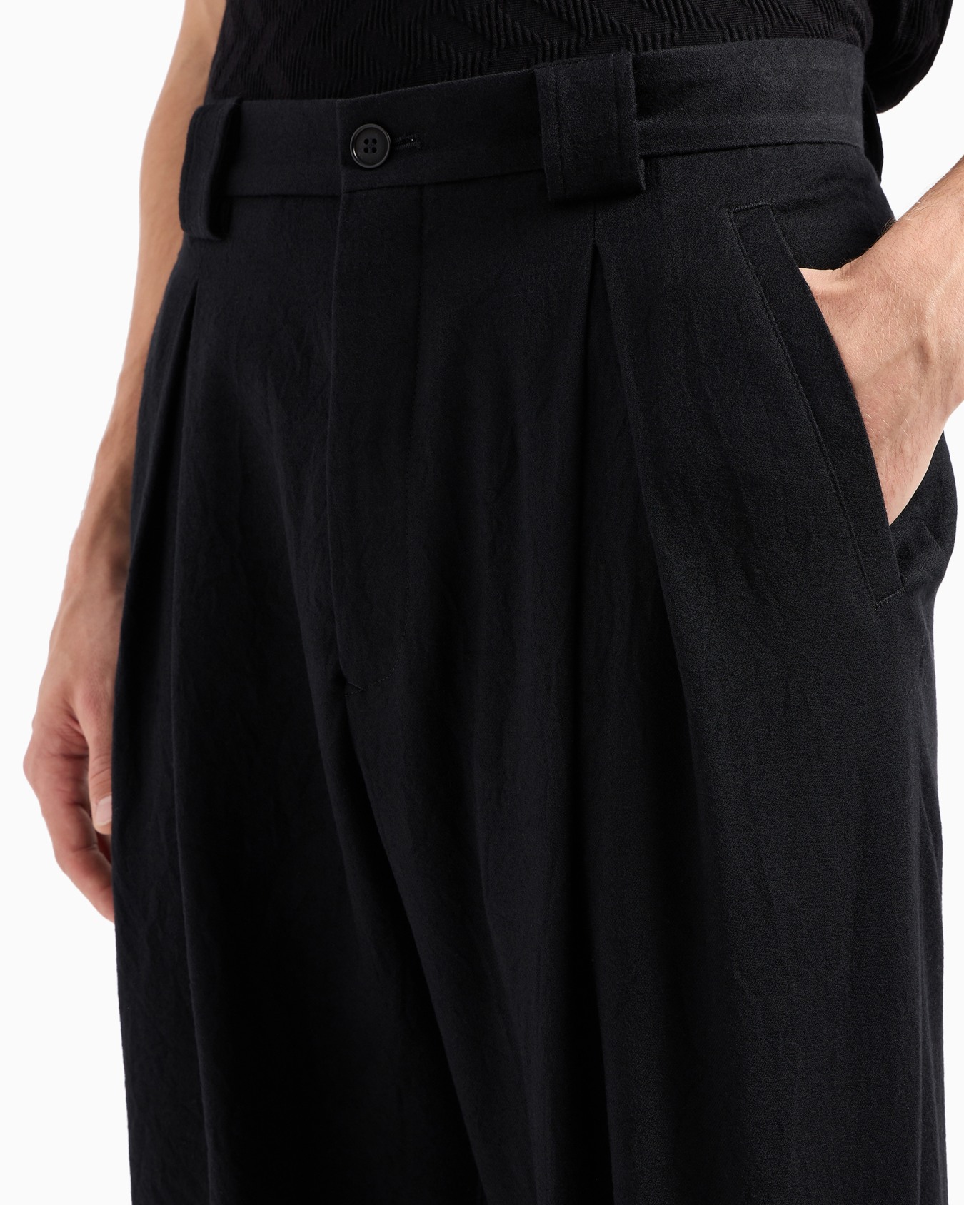 Pantalon à une pince en flanelle de laine effet froissé Diapositive 5
