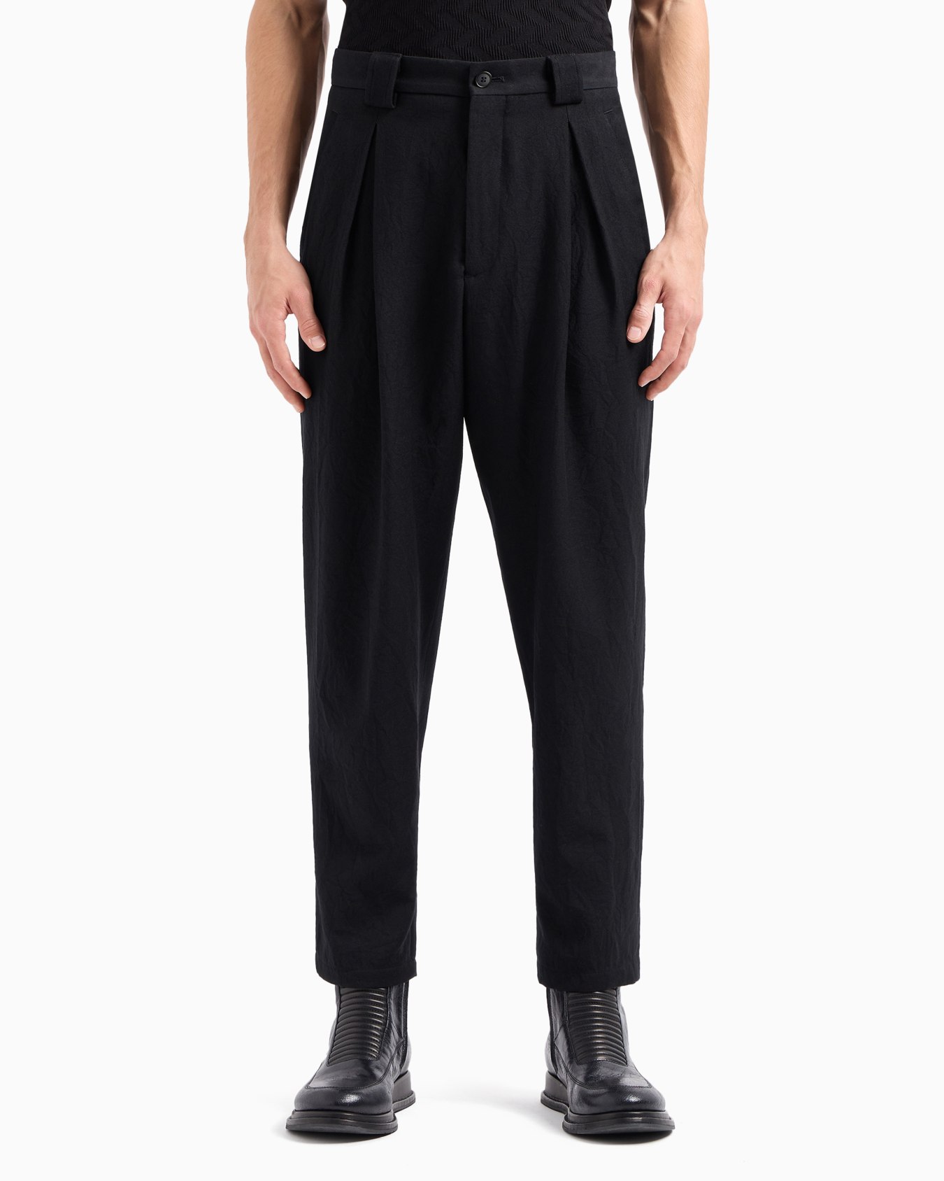 Pantalon à une pince en flanelle de laine effet froissé Diapositive 2