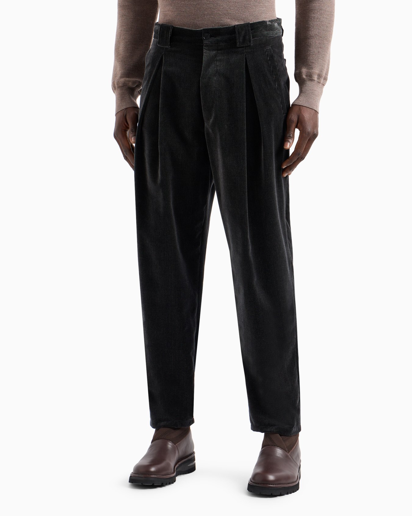 Single-pleat velvet trousers Slide 1