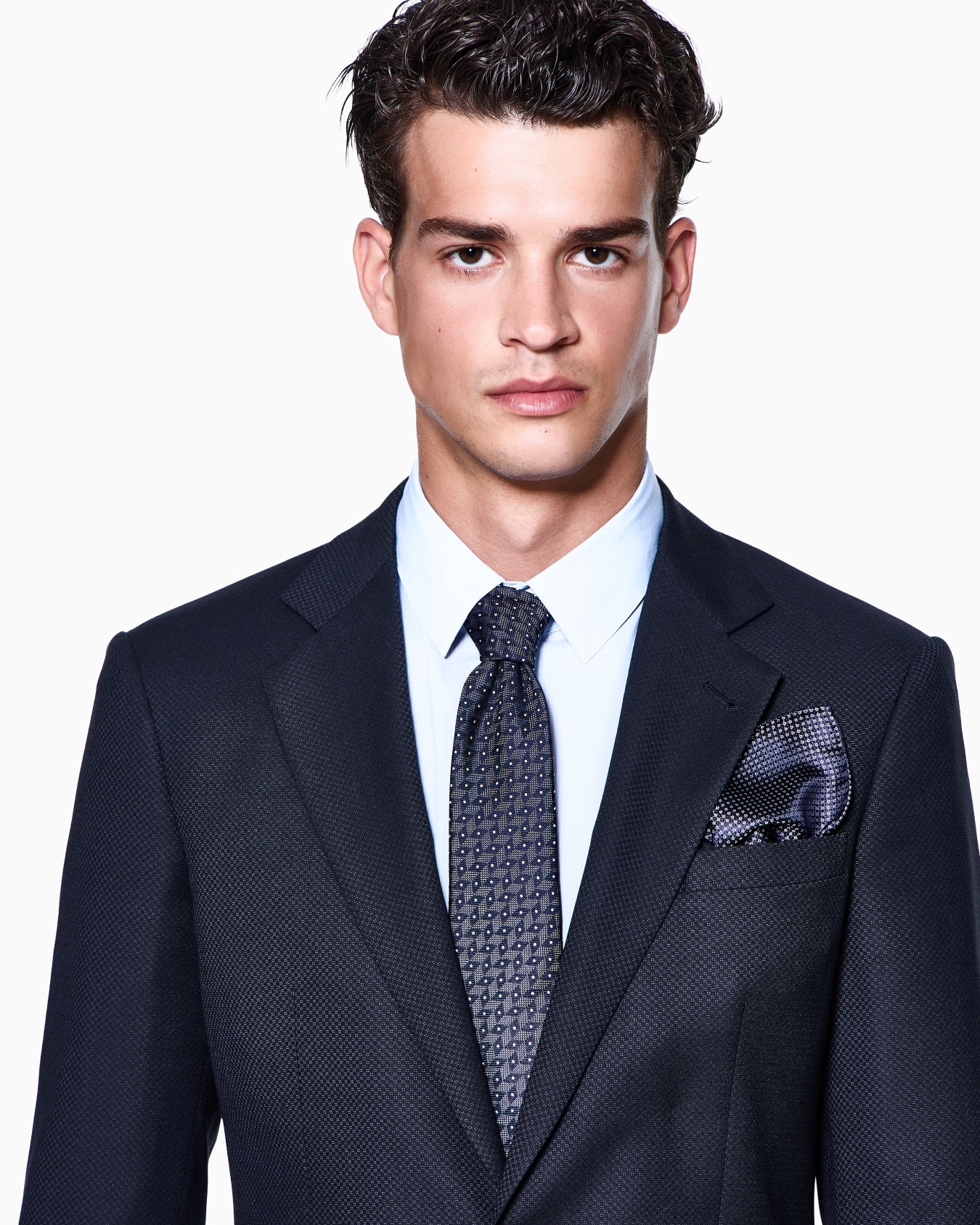 Silk tie with jacquard chevron motif Slide 2
