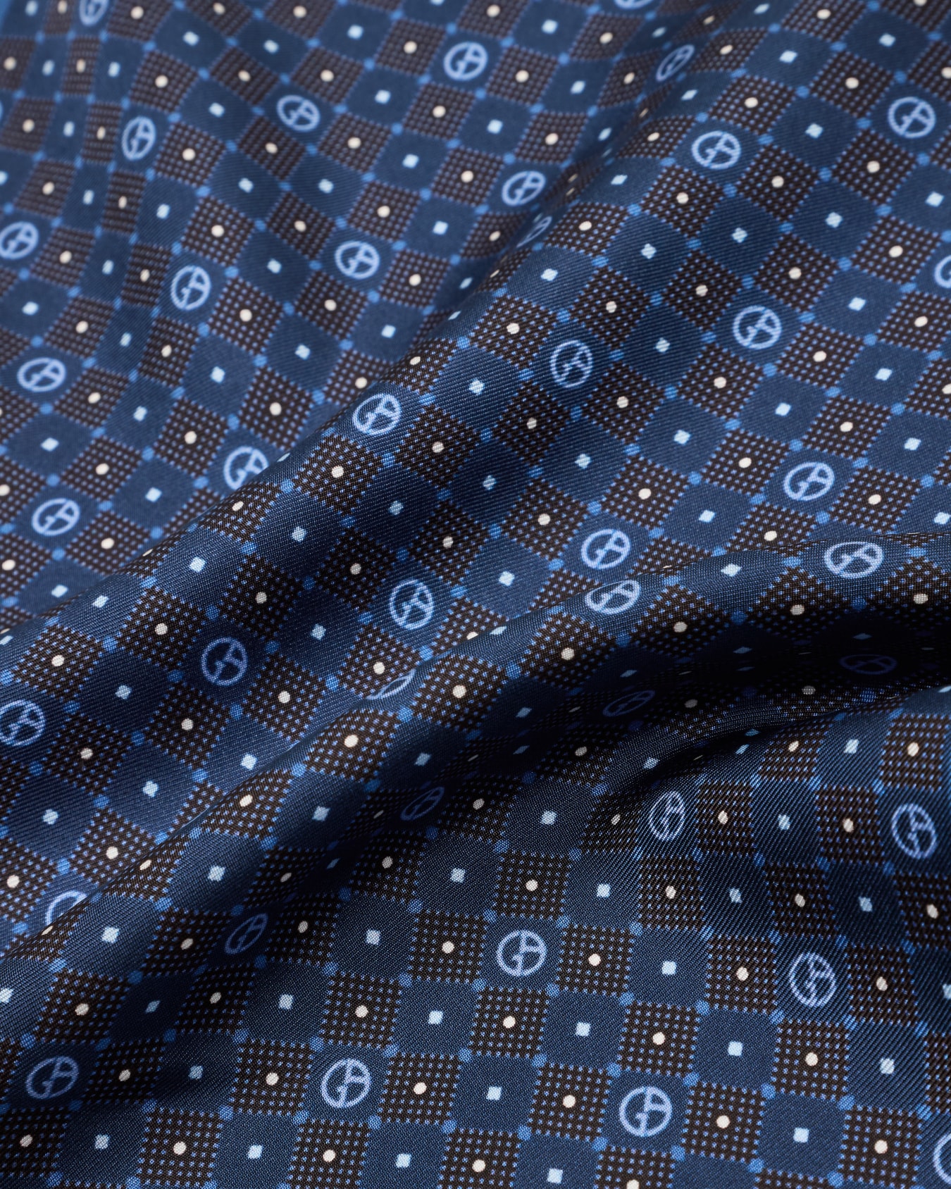 Printed silk pocket square Slide 1