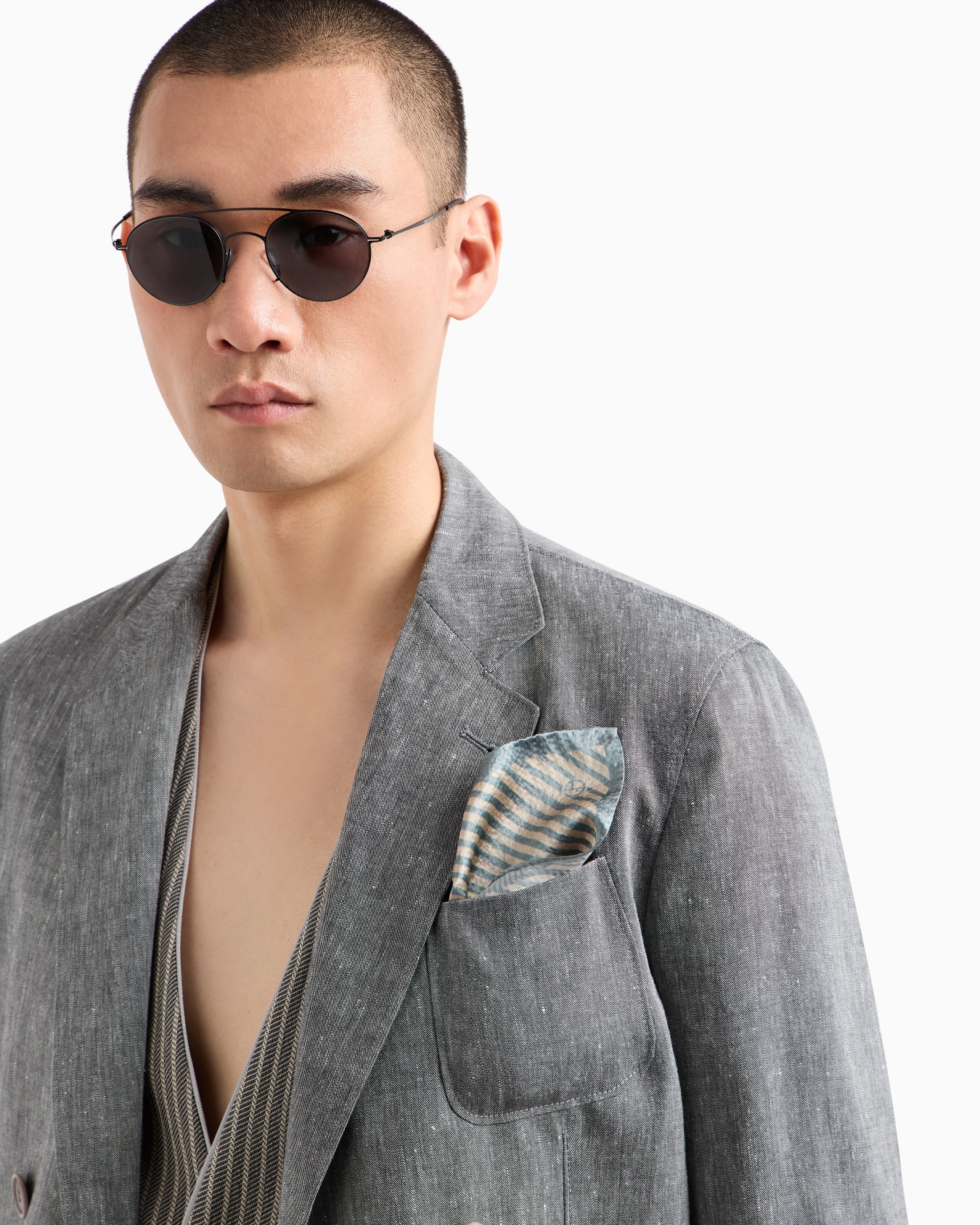 Printed silk pocket square Slide 2