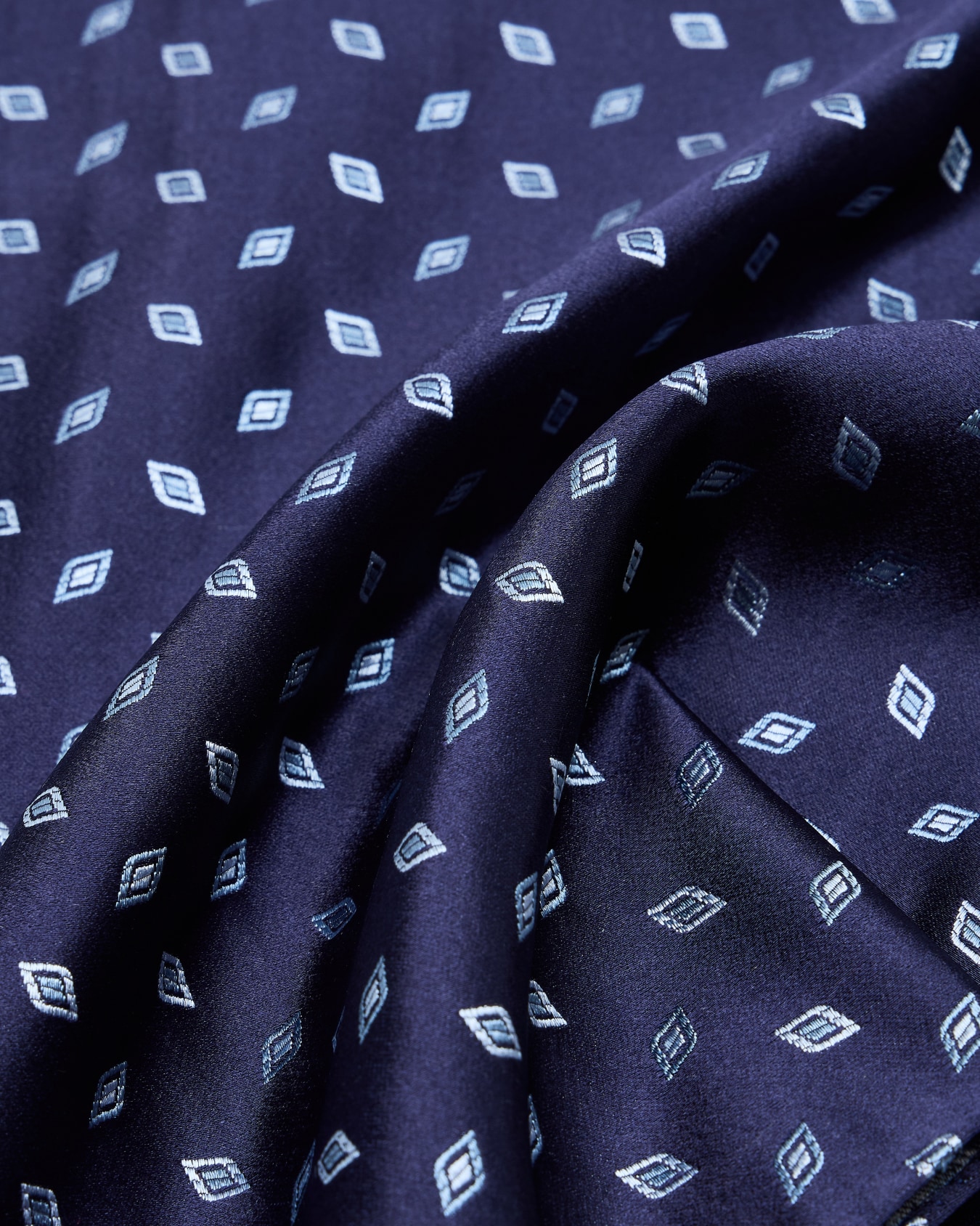 Geometric silk jacquard pocket square Slide 1