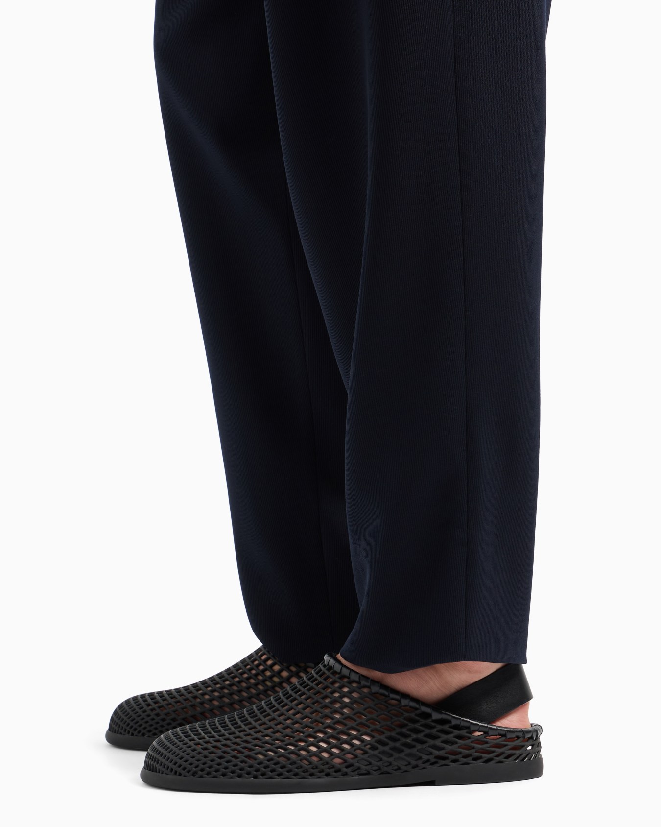 Double-pleat trousers in virgin wool canneté Slide 6