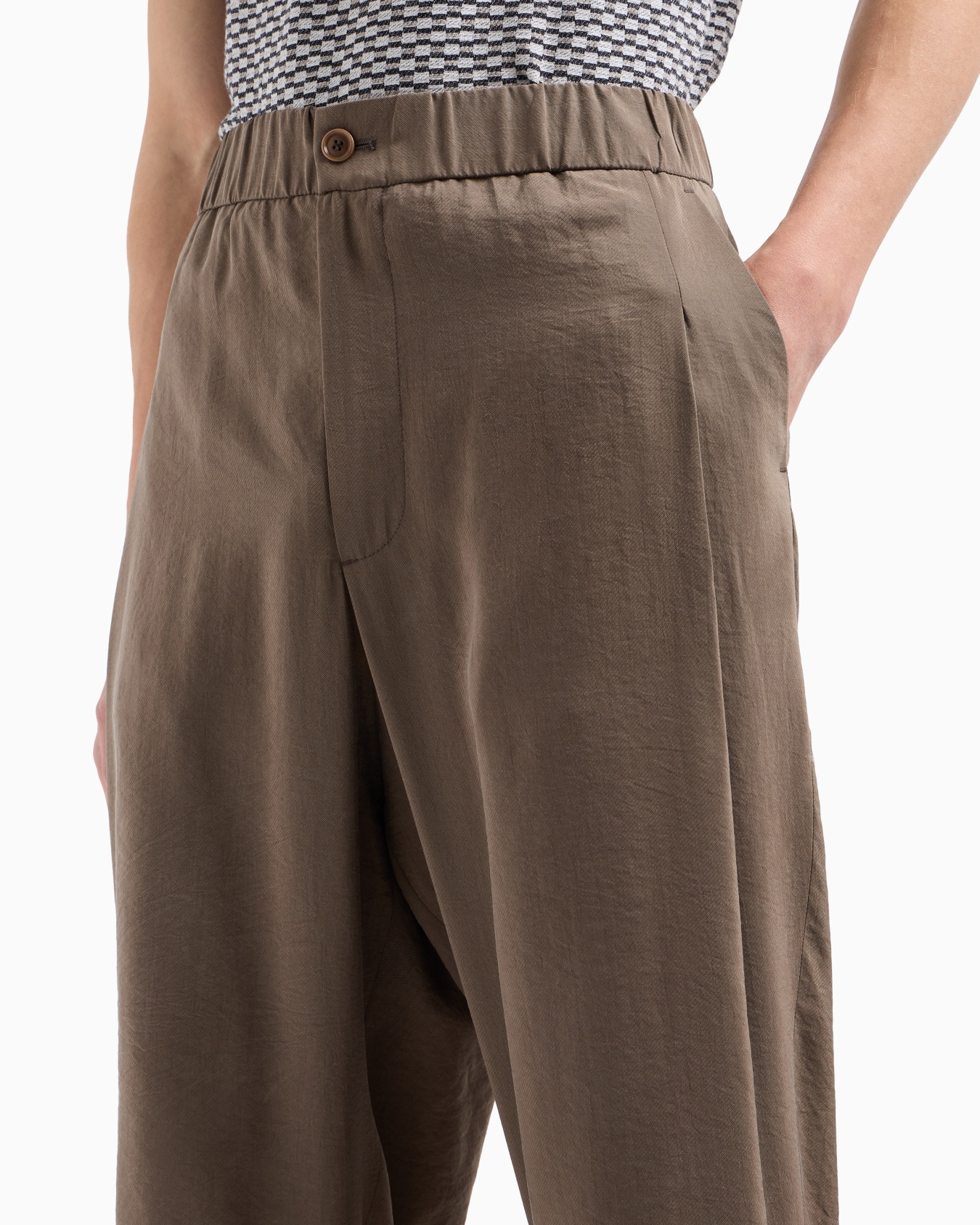 Washed, silk-blend, single-pleat trousers Slide 4