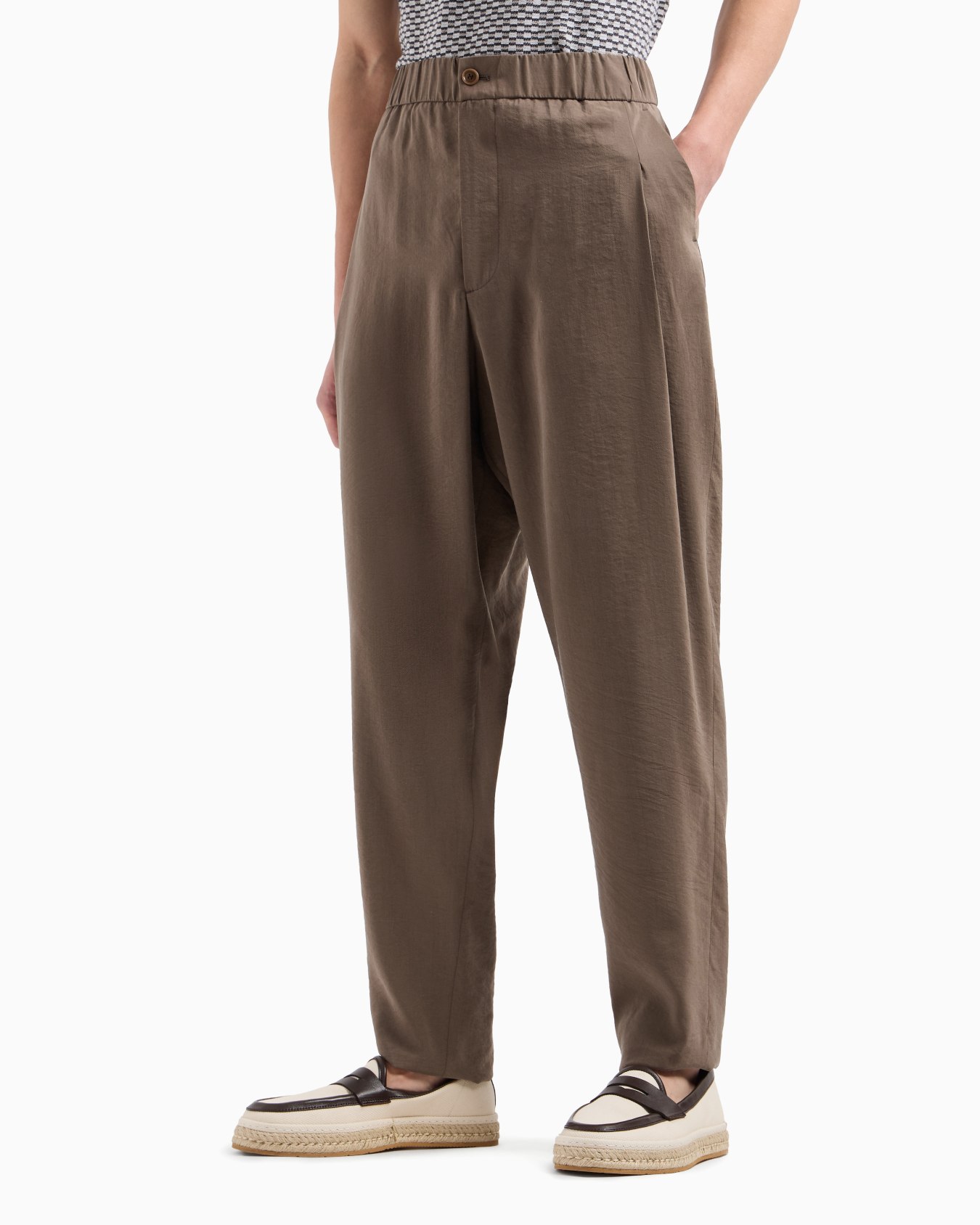 Washed, silk-blend, single-pleat trousers Slide 3