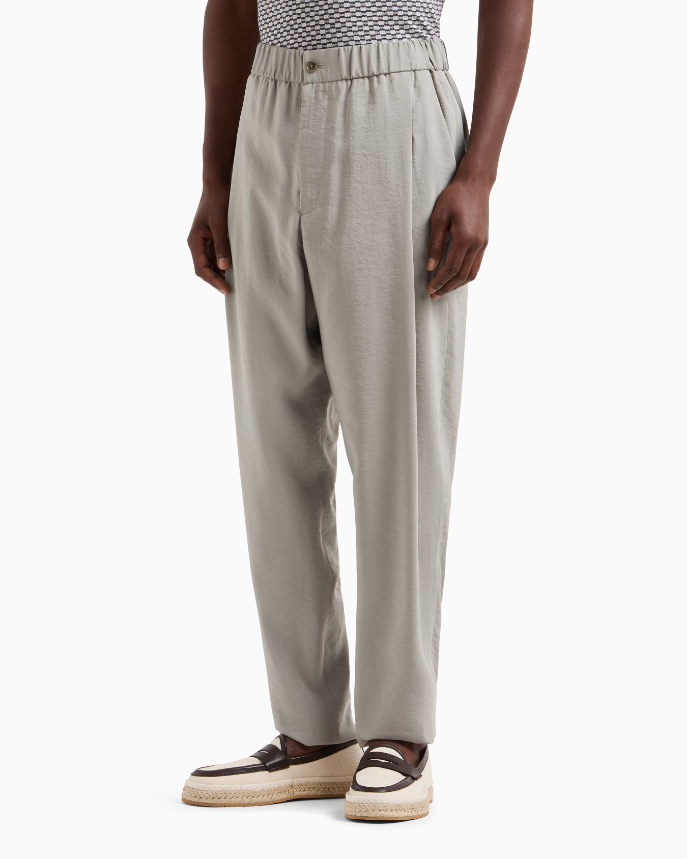Pantalones con una pinza en mezcla de seda lavada Diapositiva 3