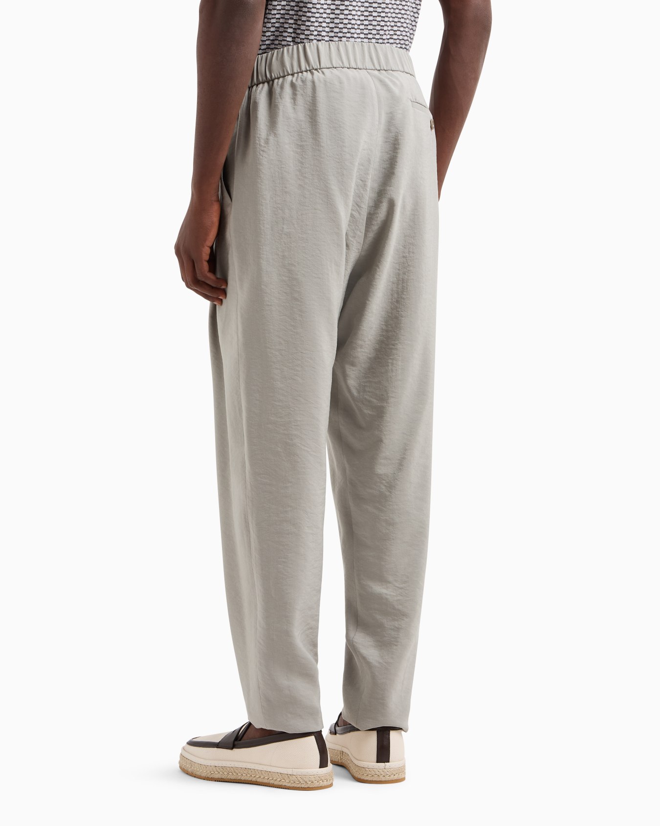 Pantalones con una pinza en mezcla de seda lavada Diapositiva 2