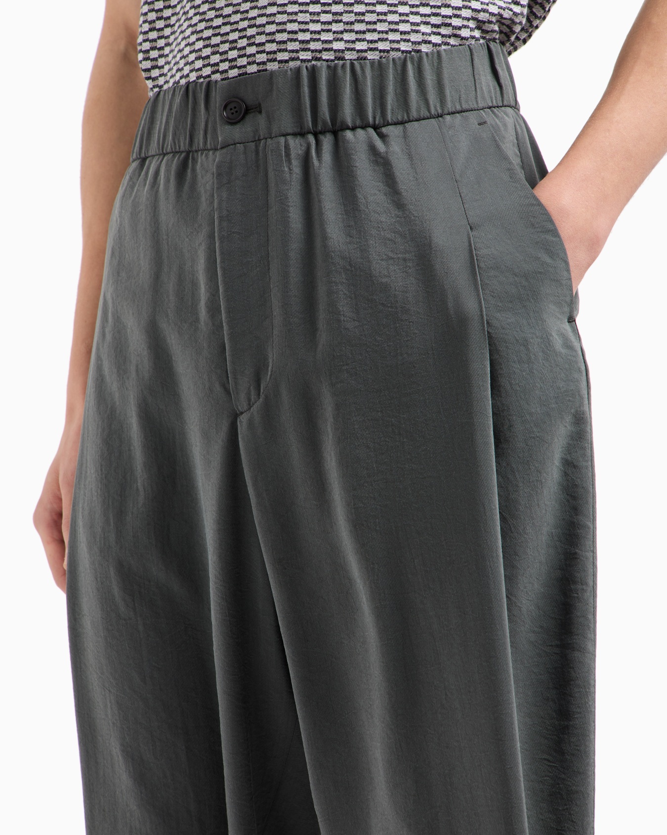Washed, silk-blend, single-pleat trousers Slide 4