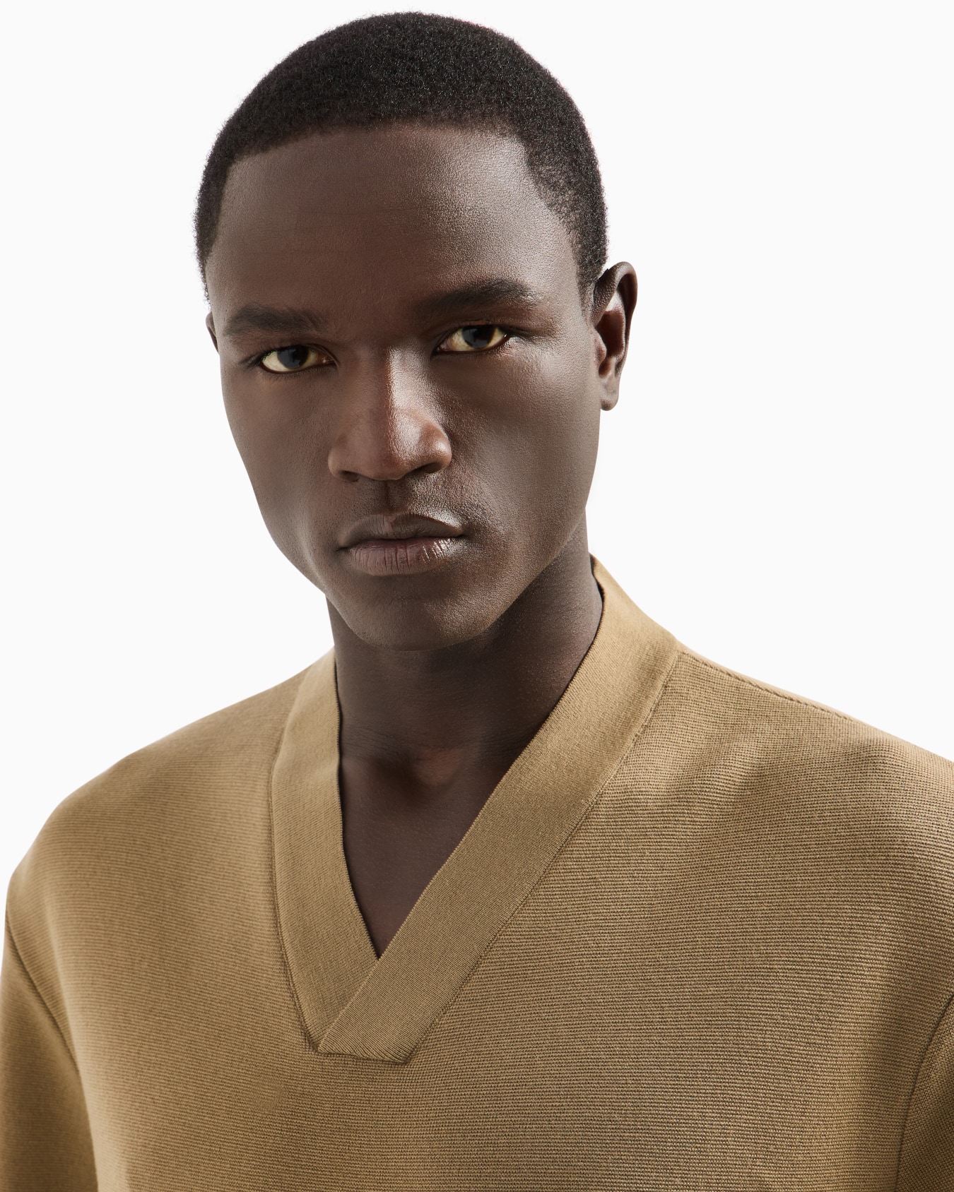Short-sleeved V-neck jumper in virgin wool Slide 5