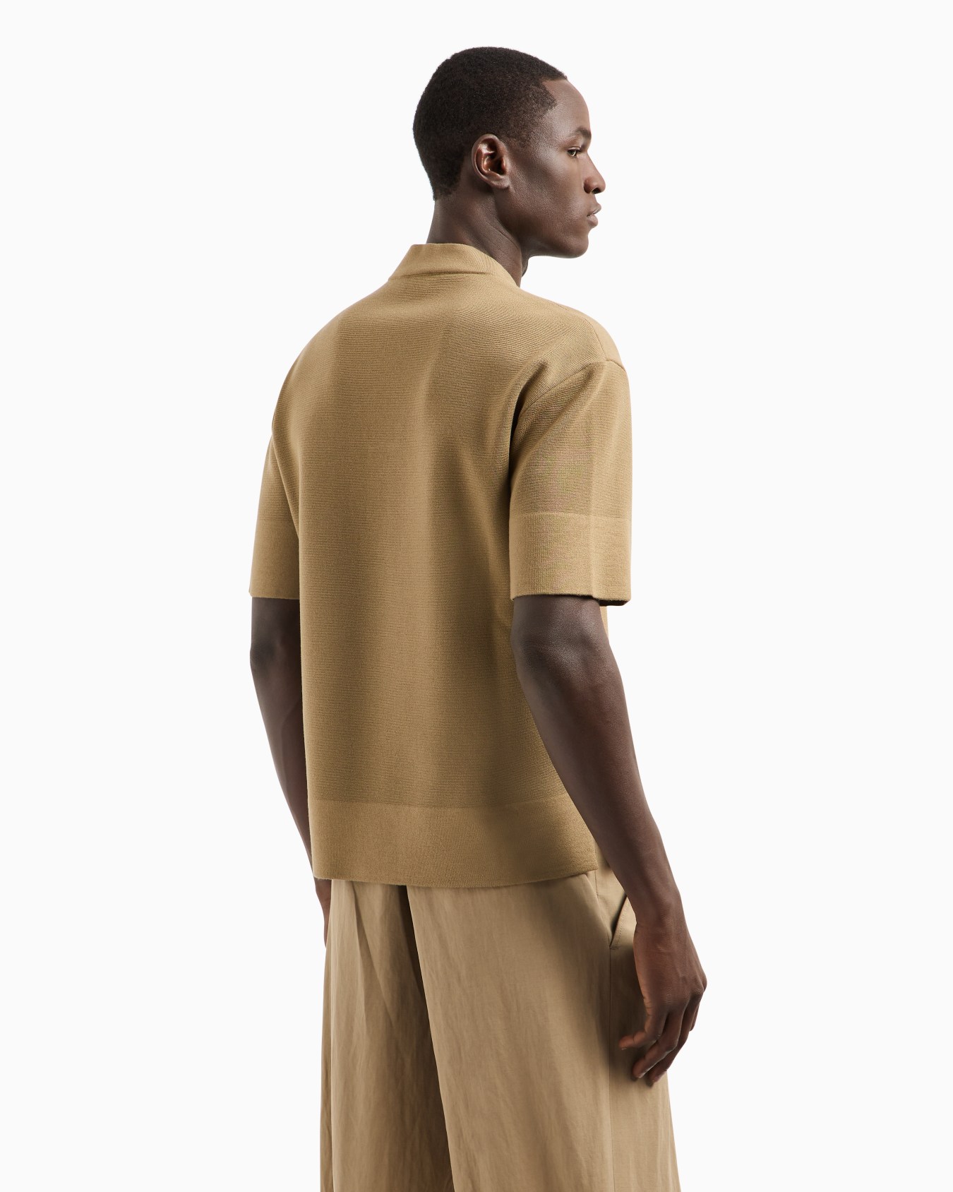 Short-sleeved V-neck jumper in virgin wool Slide 2