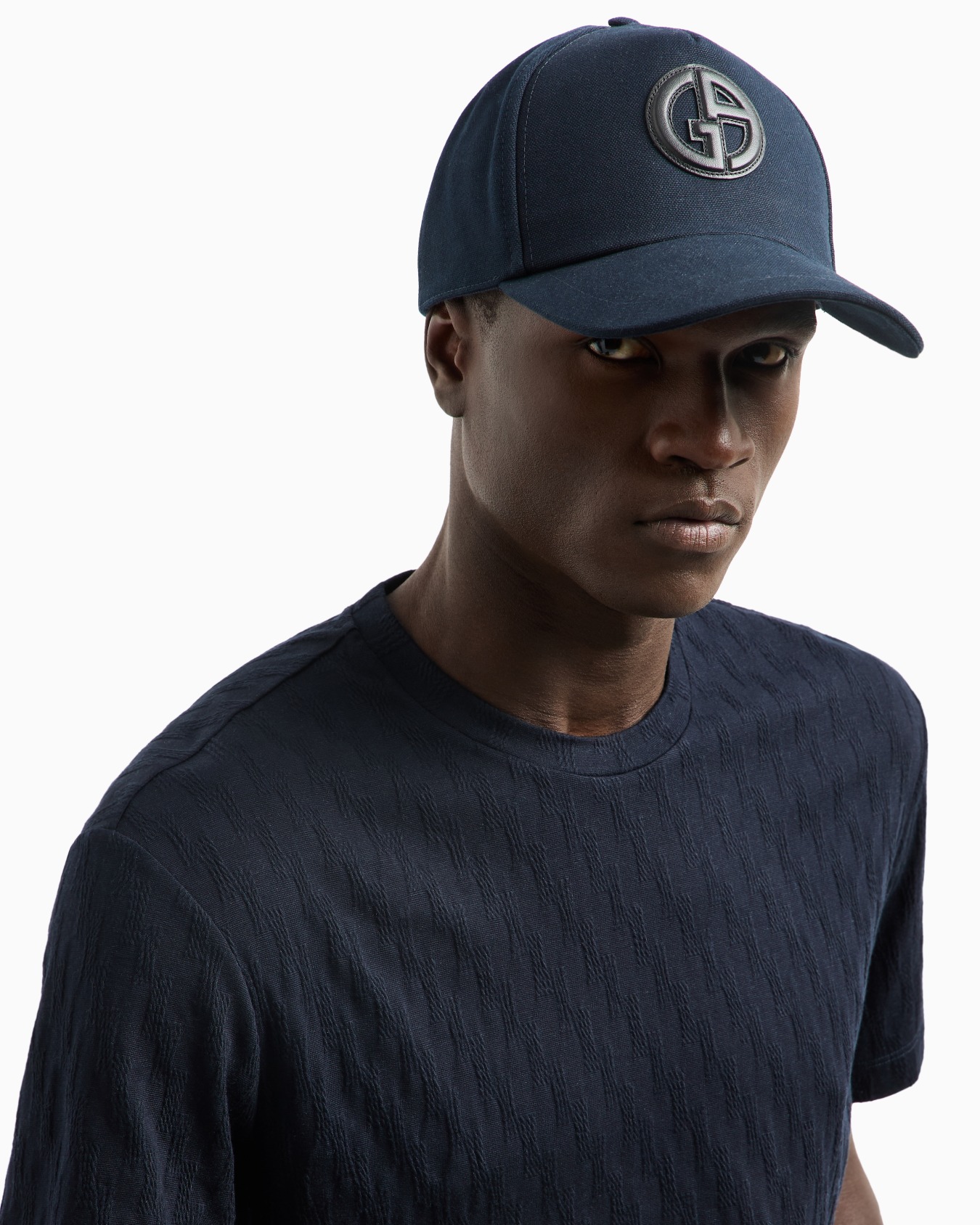 Cotton baseball cap with leather logo Slide 2