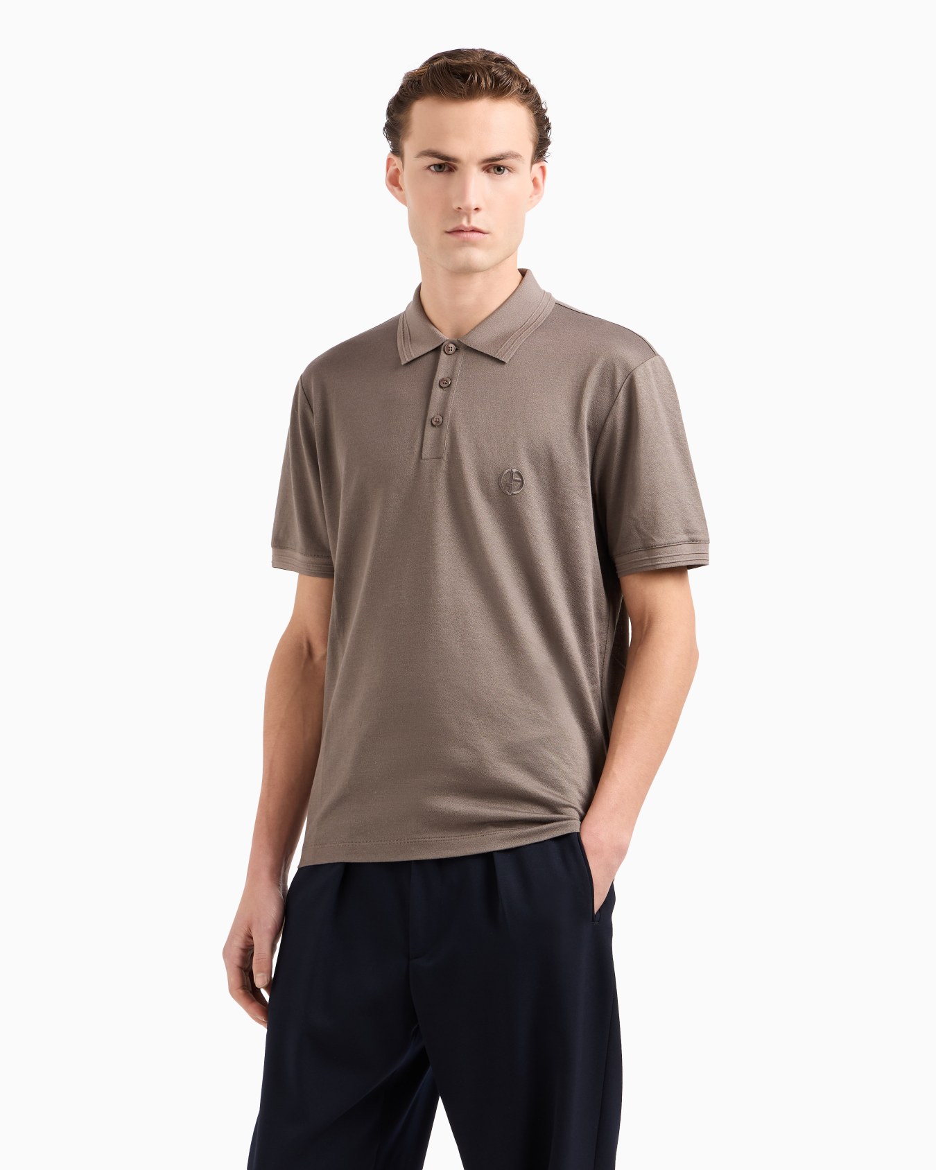 Short-sleeved polo shirt in silk, linen and cotton Slide 3