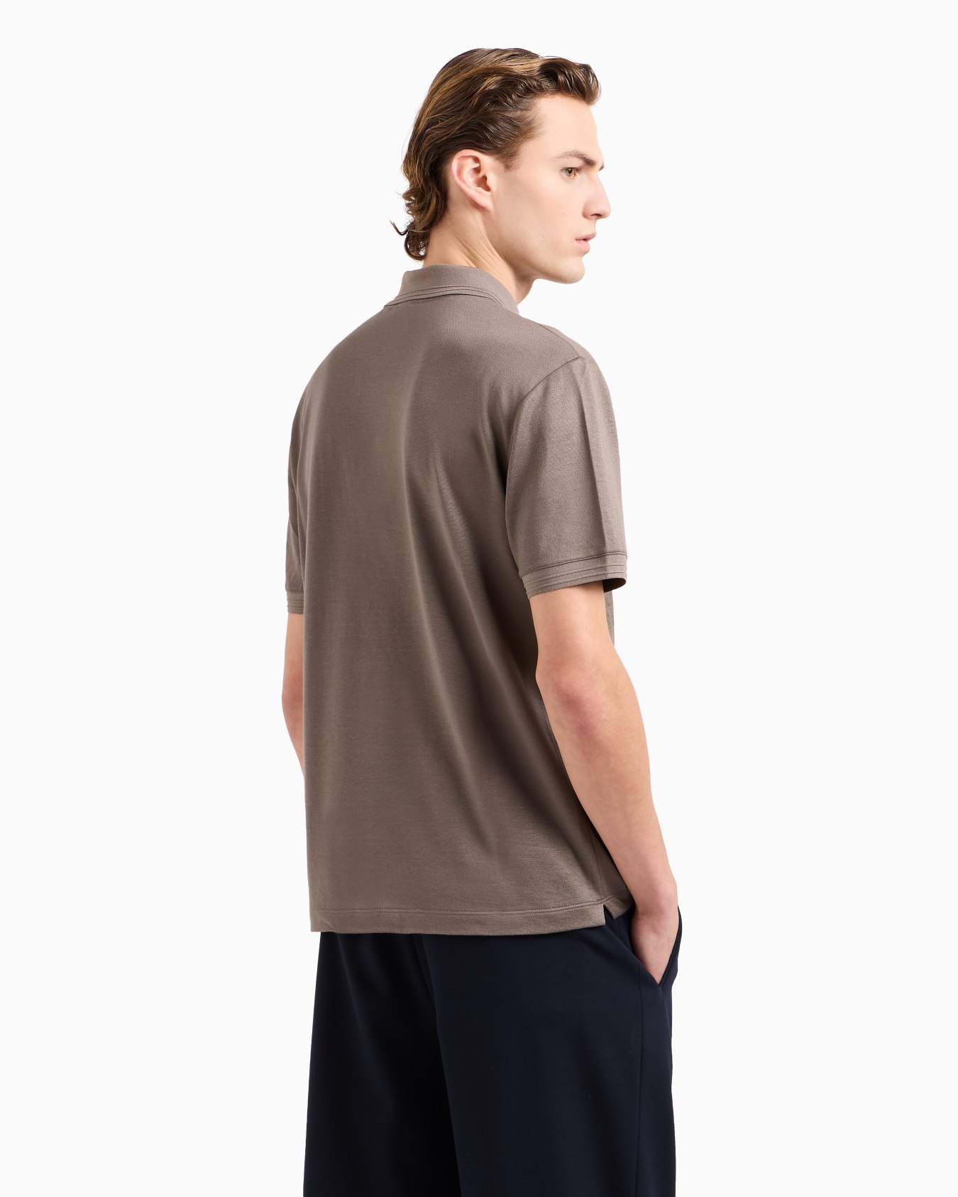 Short-sleeved polo shirt in silk, linen and cotton Slide 2
