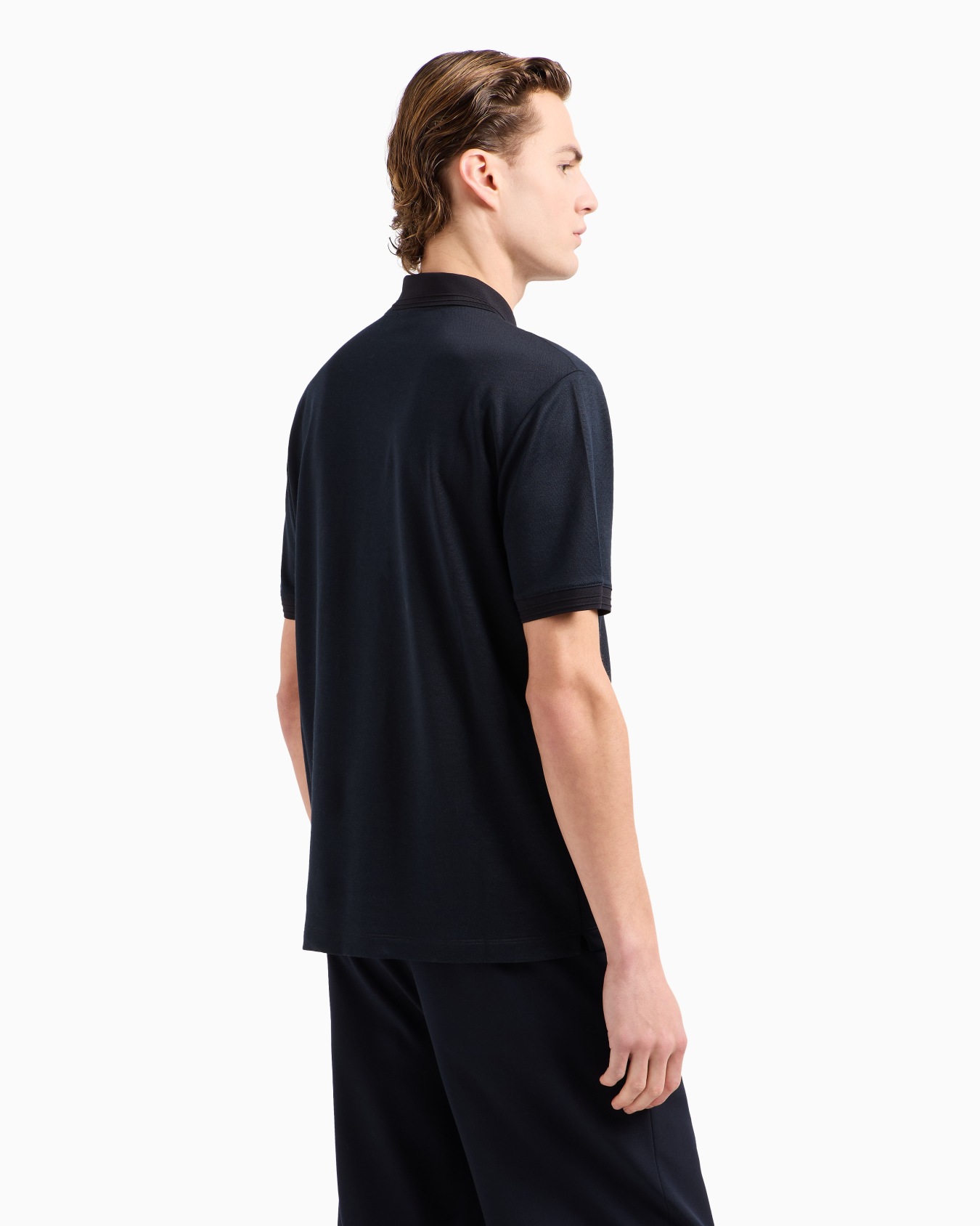 Short-sleeved polo shirt in silk, linen and cotton Slide 2