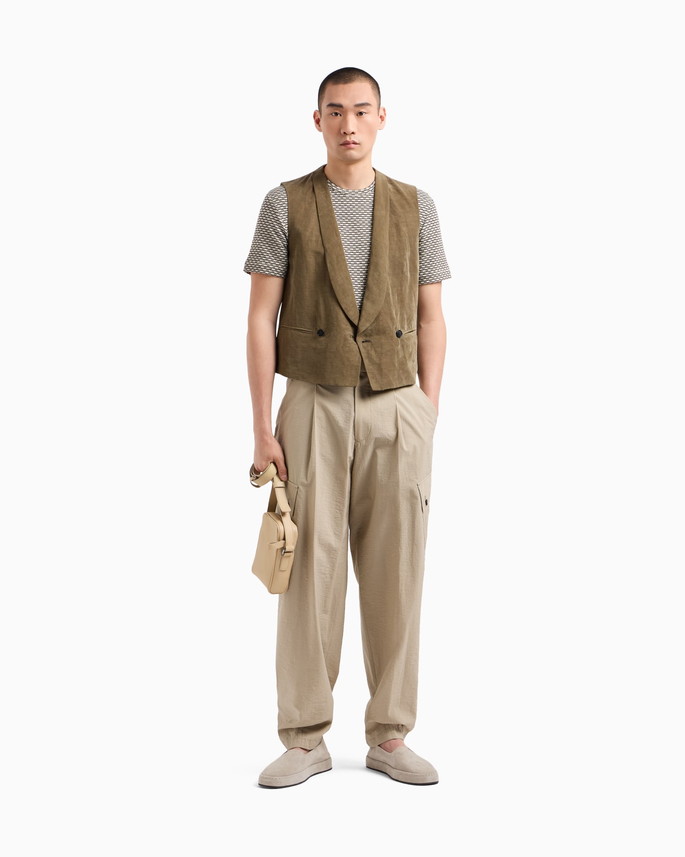 One-pleat cargo trousers in cotton canvas Slide 1