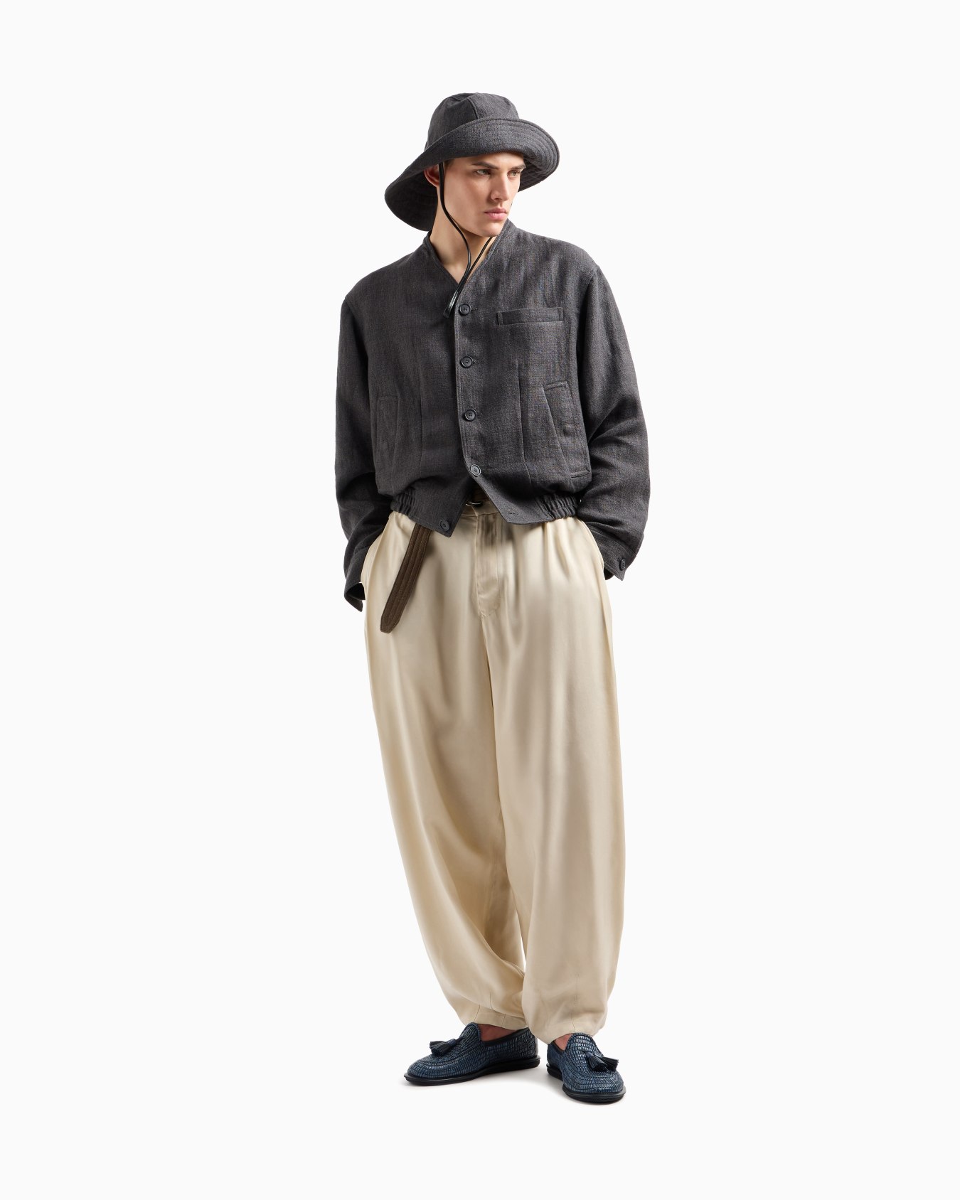 Weite Hose aus Viskose Folie 1