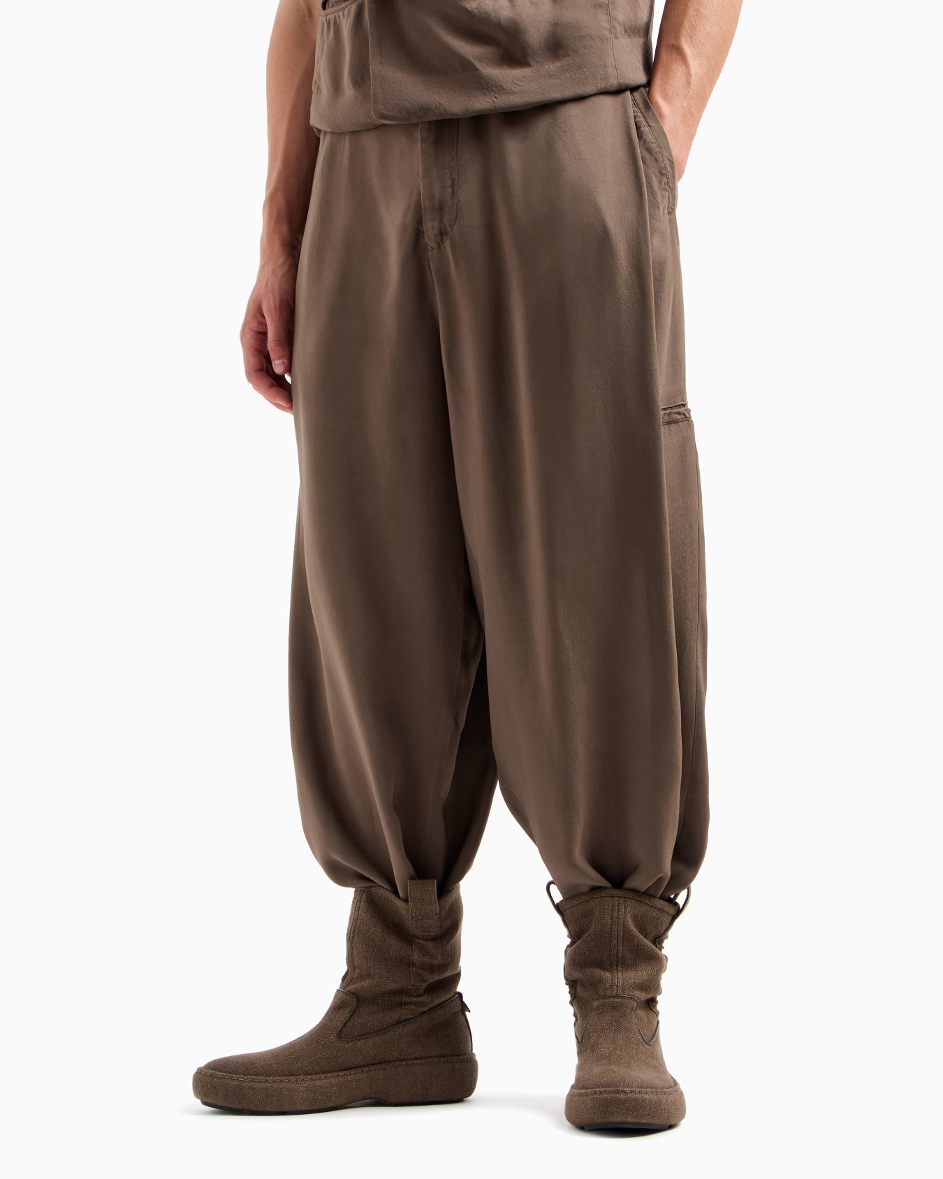 Wide-leg viscose trousers Slide 4