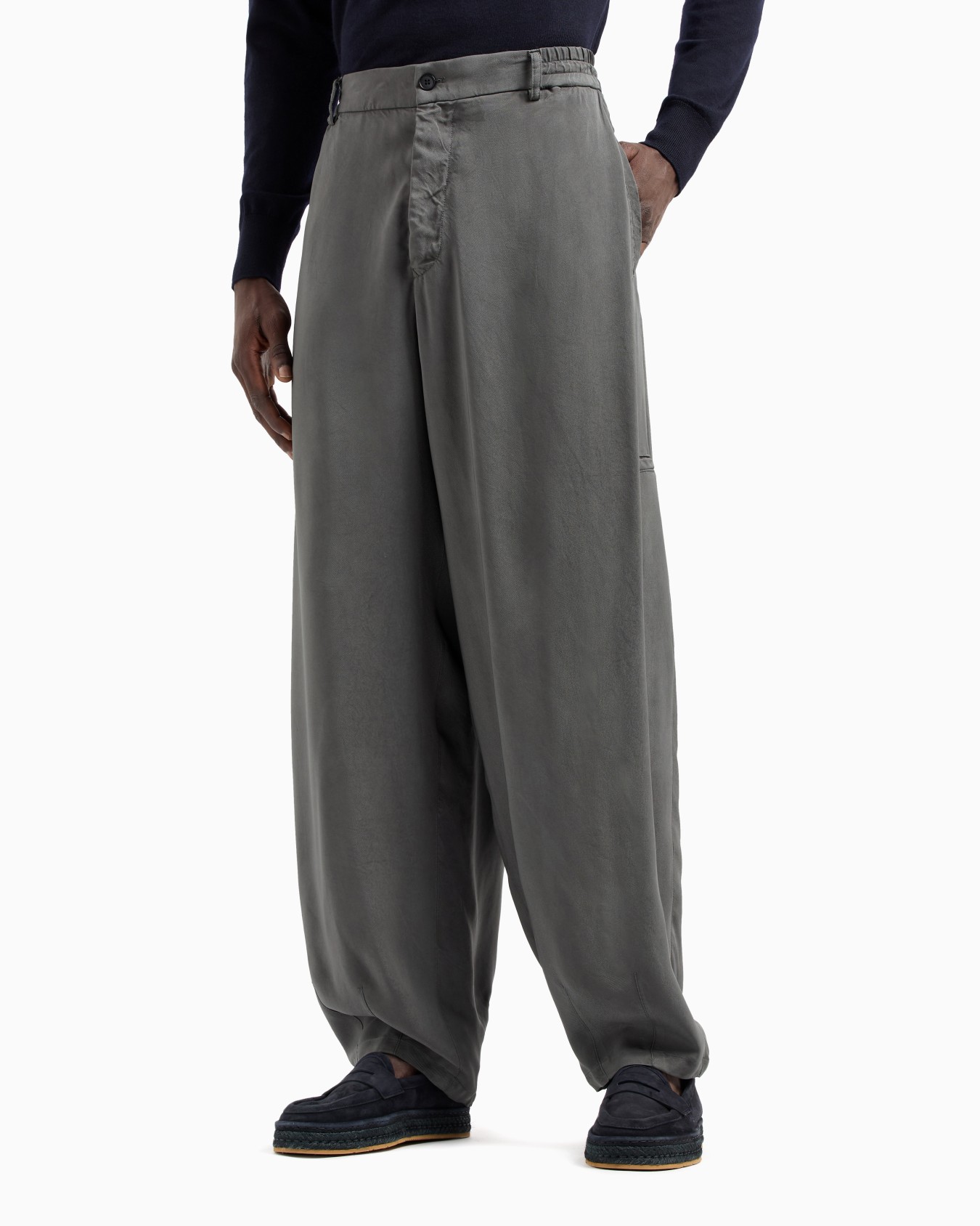 Wide-leg viscose trousers Slide 4