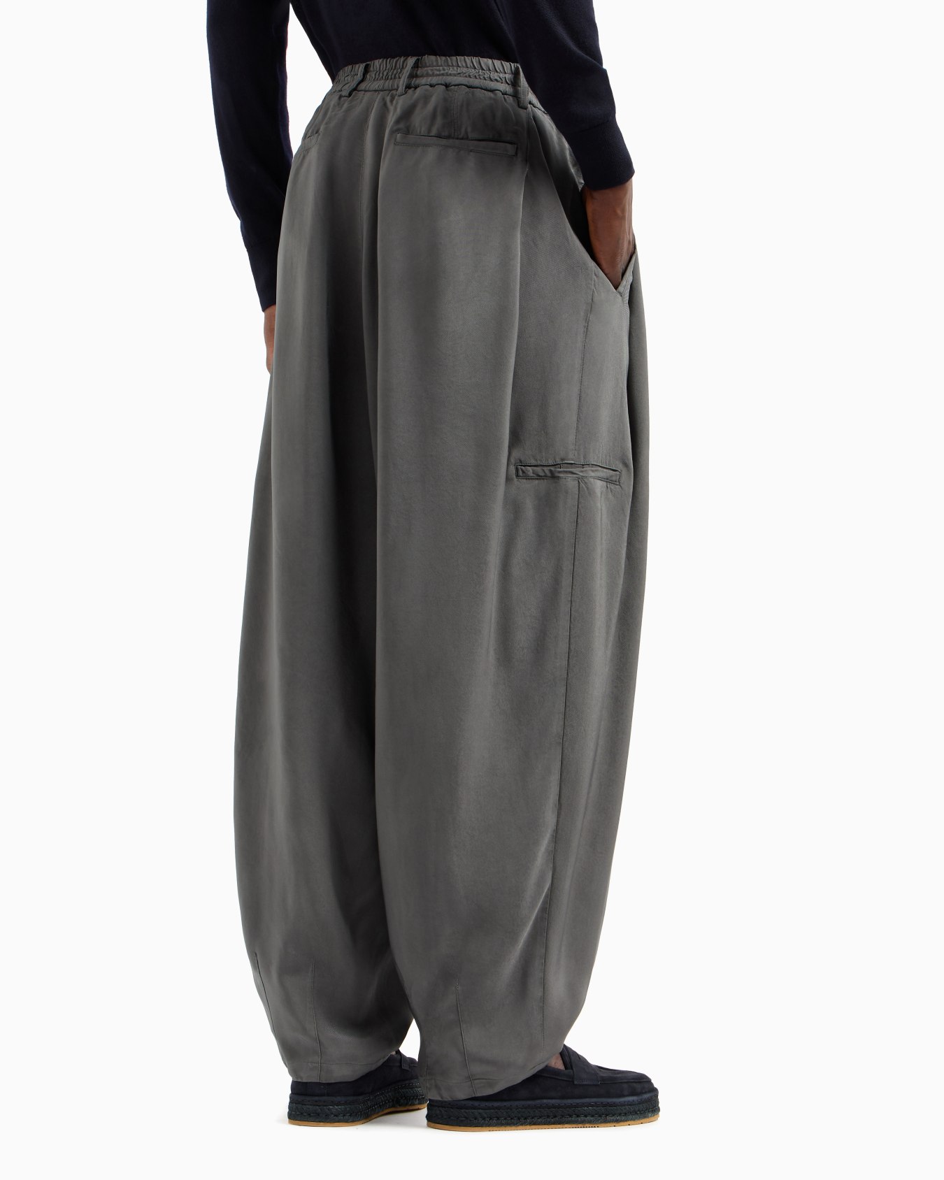 Wide-leg viscose trousers Slide 3