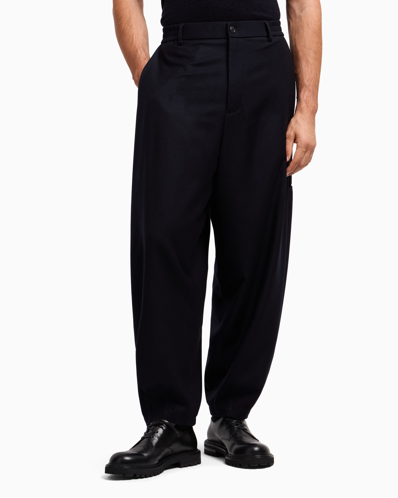 Flat-front trousers in lightweight wool cloth Slide 4