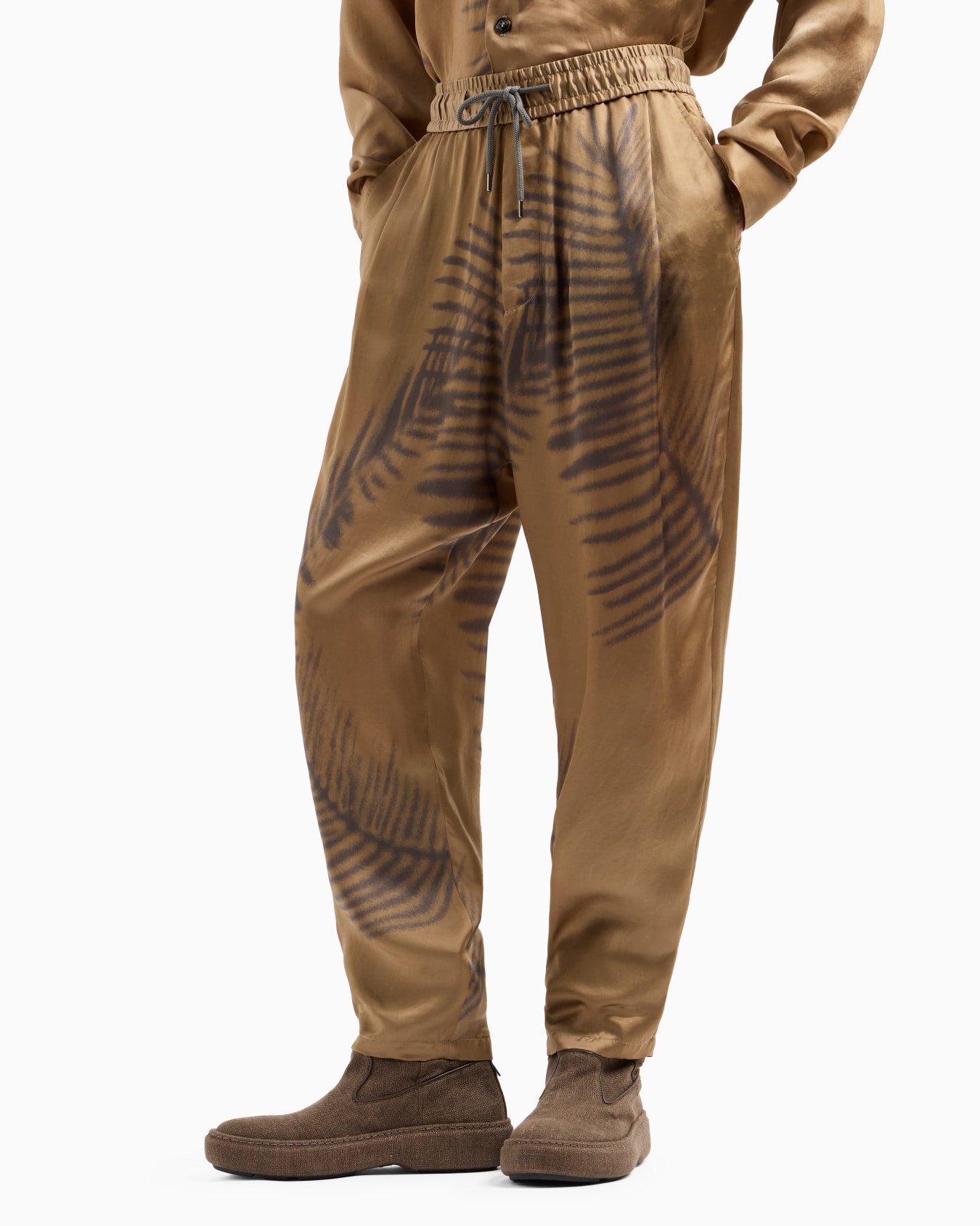 Drawstring trousers in printed cupro Slide 3