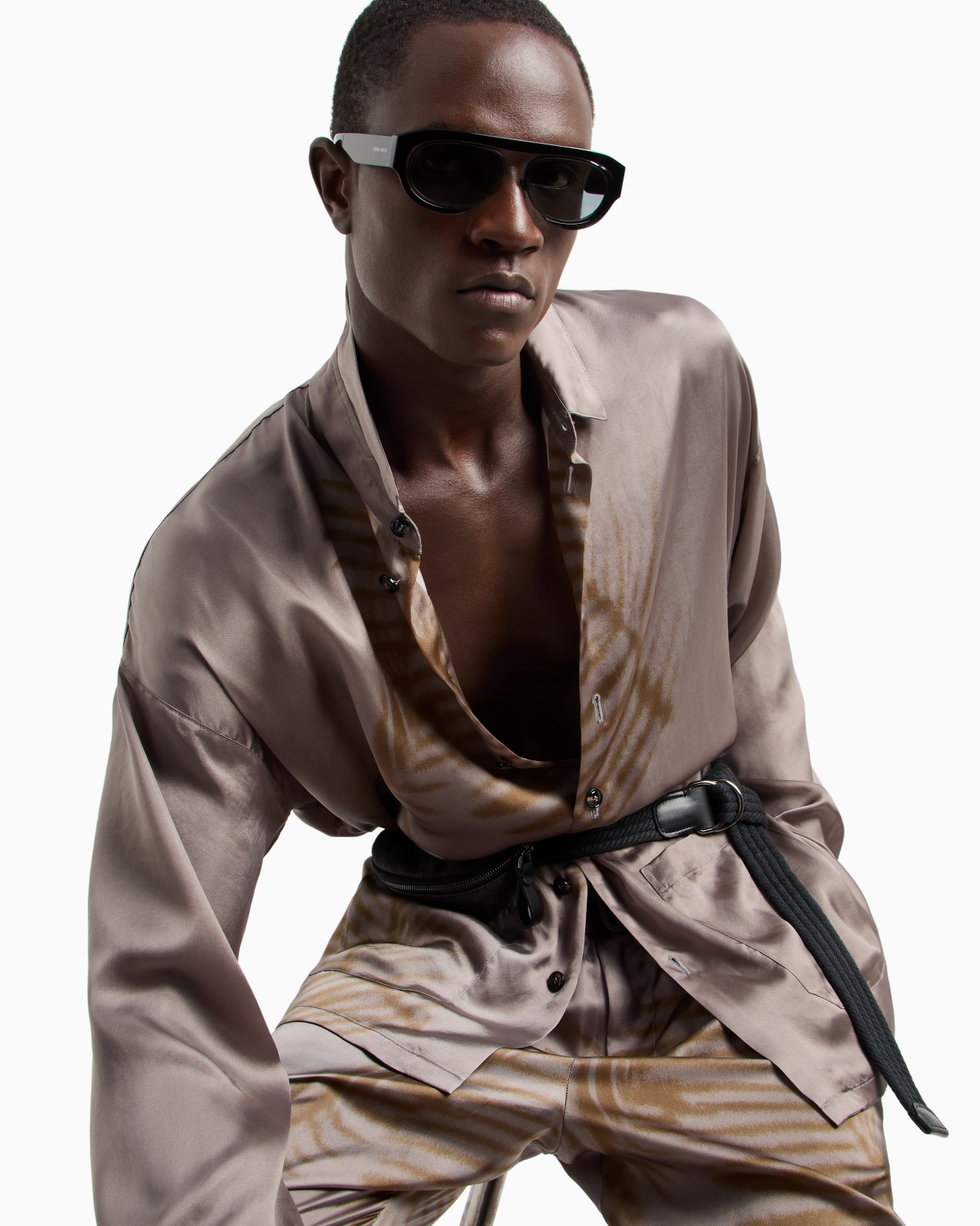 Drawstring trousers in printed cupro Slide 6
