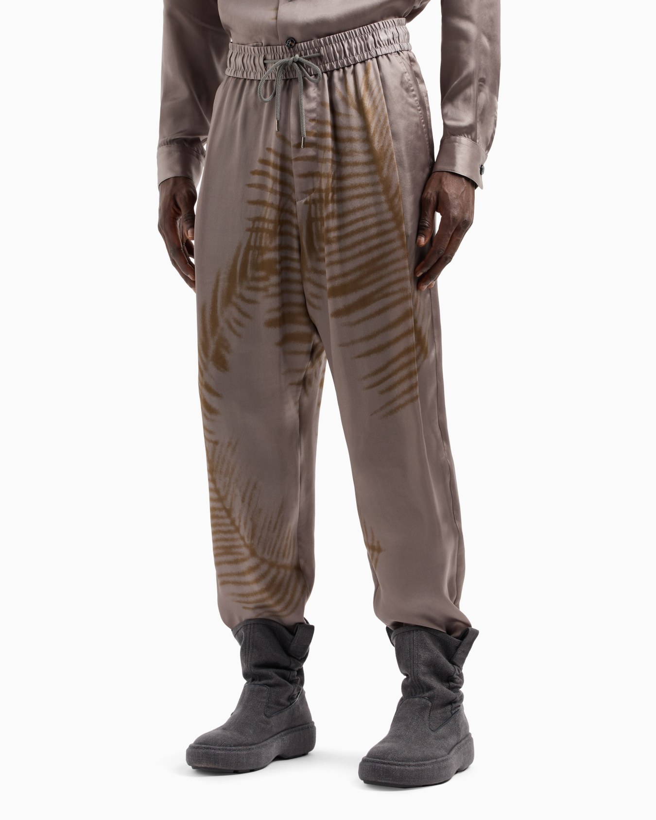 Drawstring trousers in printed cupro Slide 4