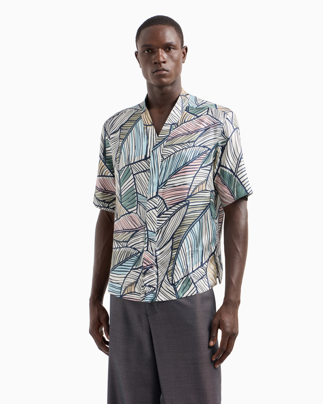 Printed silk short-sleeved shirt Slide 3