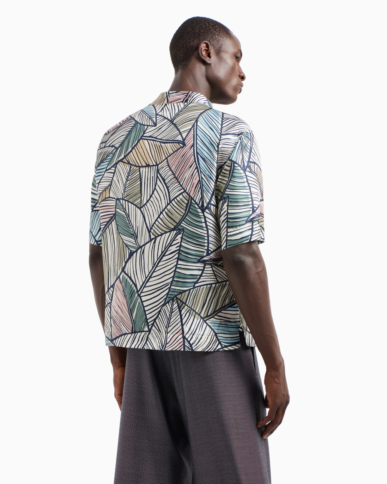 Printed silk short-sleeved shirt Slide 2