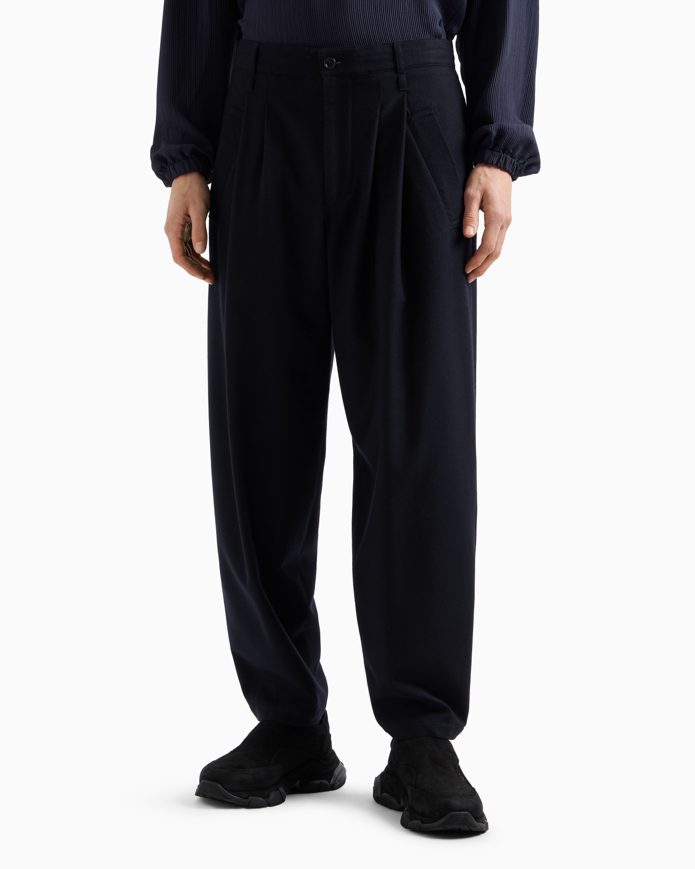 Hose mit Bundfalte aus leichter Wolle Folie 4