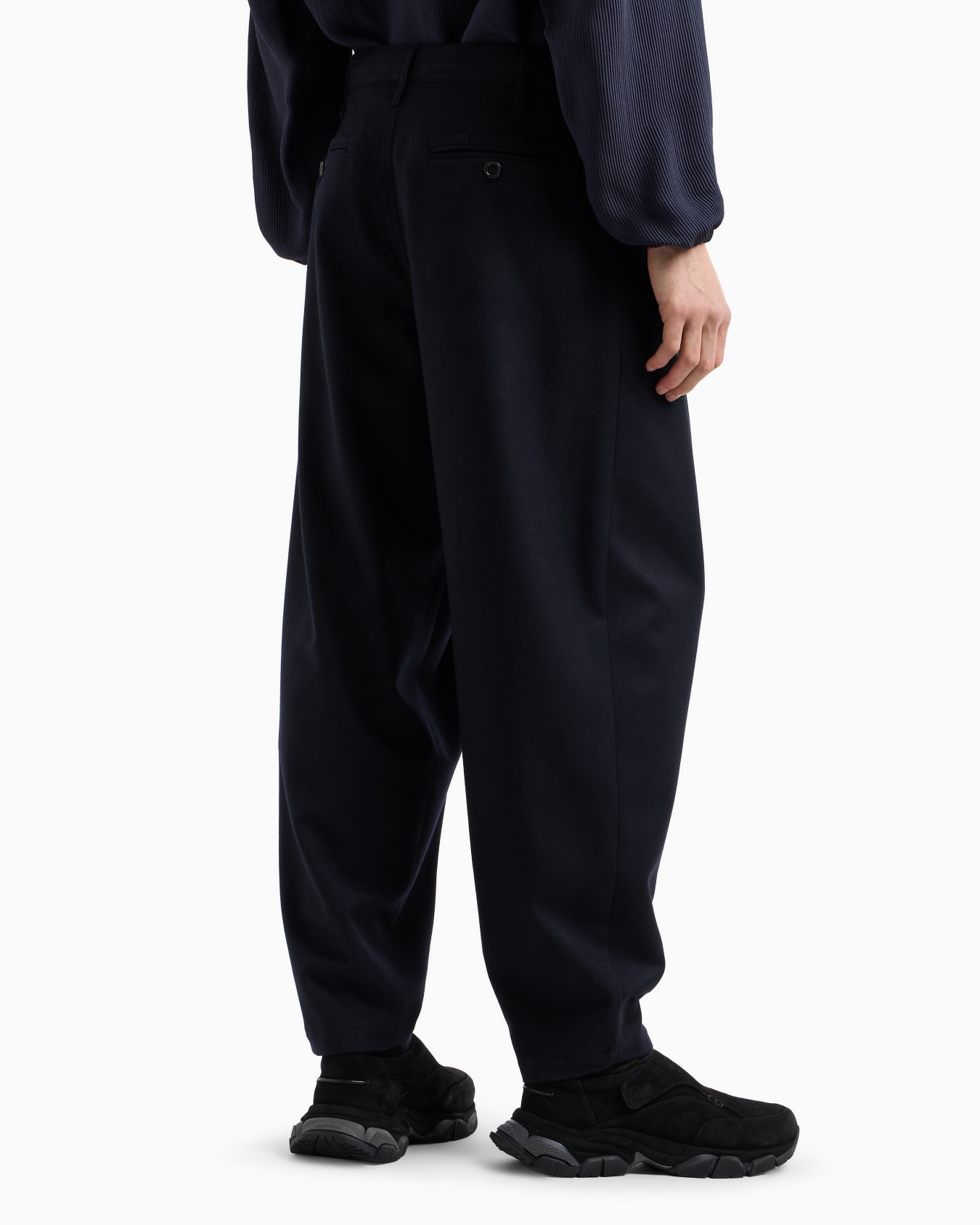 Hose mit Bundfalte aus leichter Wolle Folie 3
