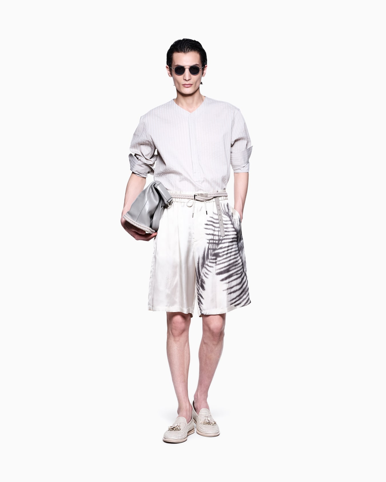 Printed cupro flat-front Bermuda shorts Slide 1