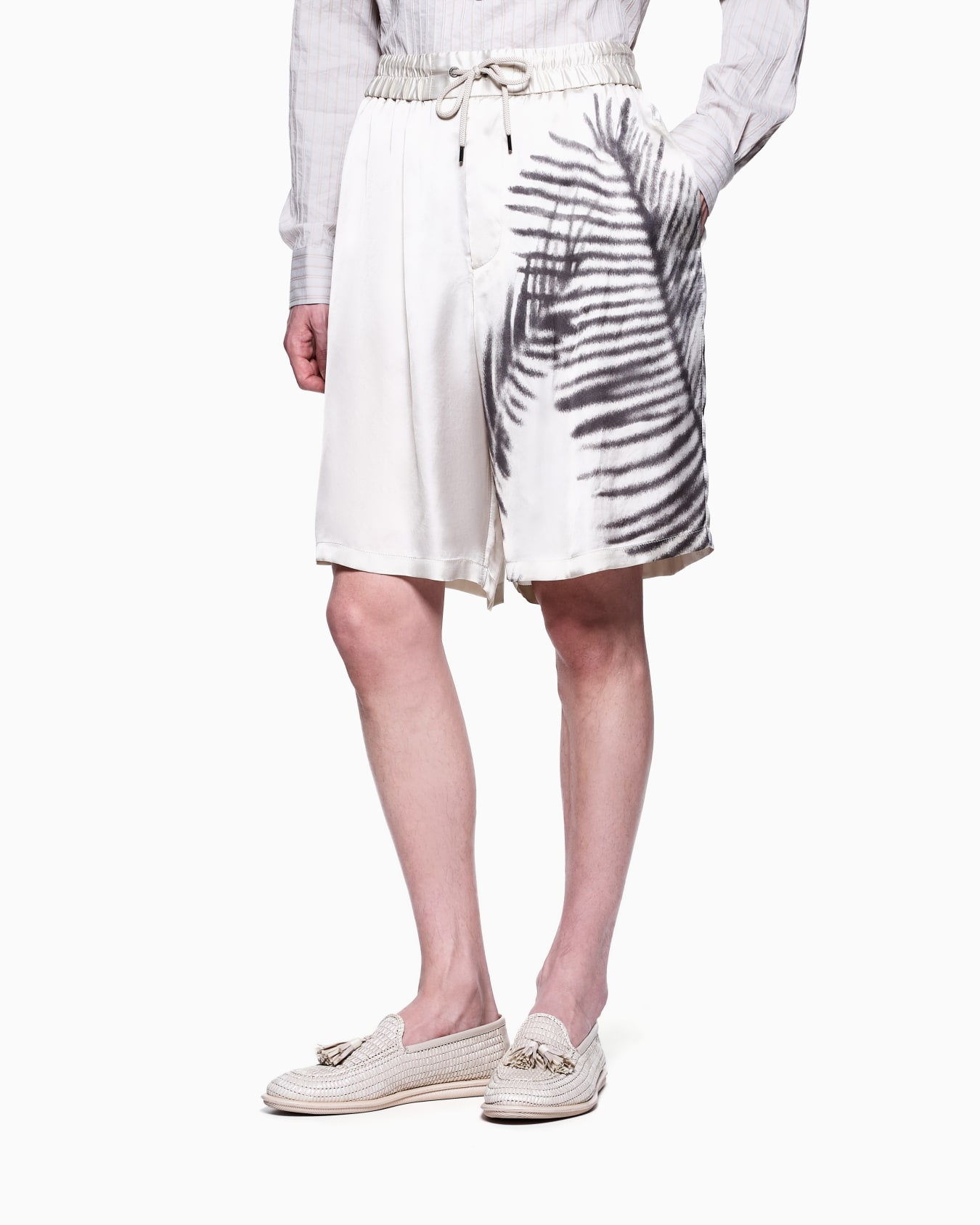 Printed cupro flat-front Bermuda shorts Slide 3