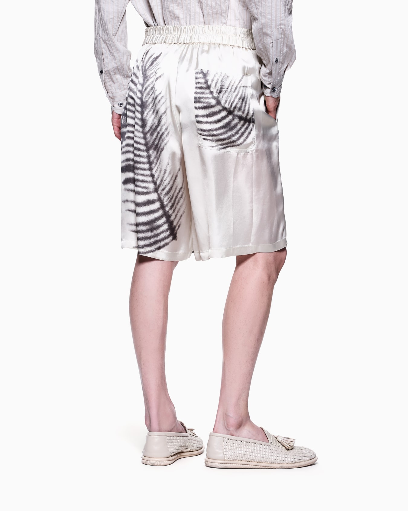 Printed cupro flat-front Bermuda shorts Slide 2