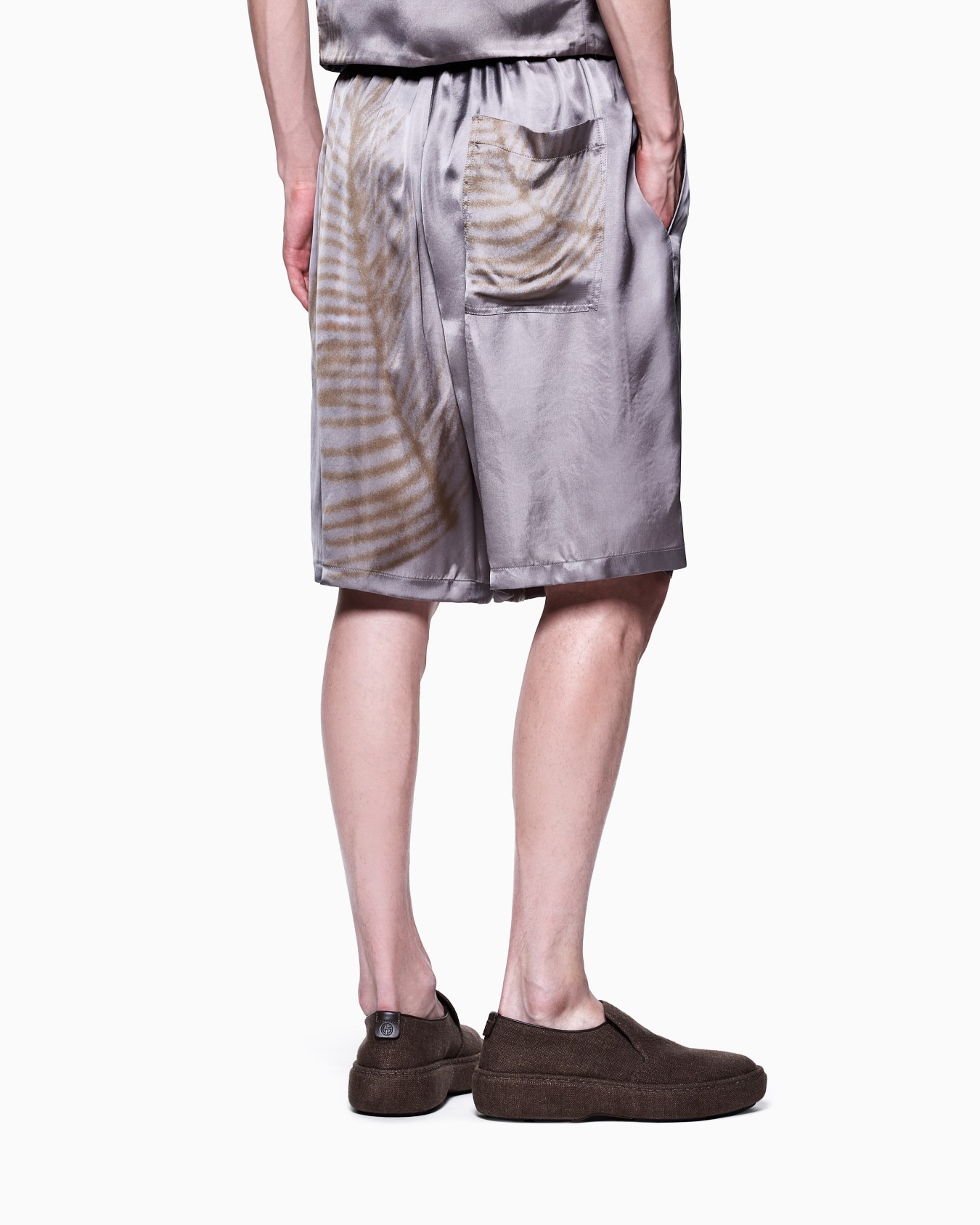 Printed cupro flat-front Bermuda shorts Slide 2