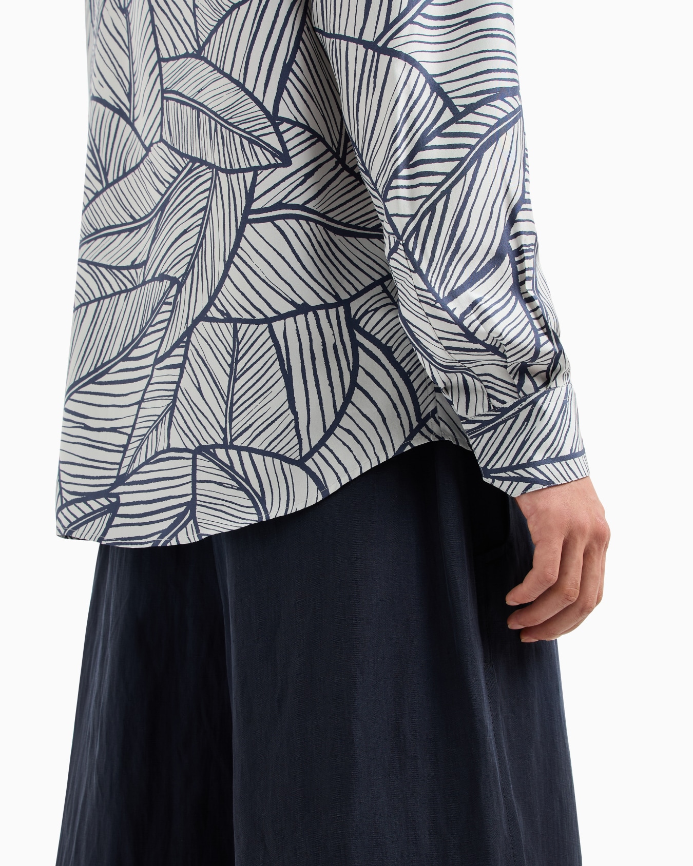 Shirt in printed silk habotai Slide 6