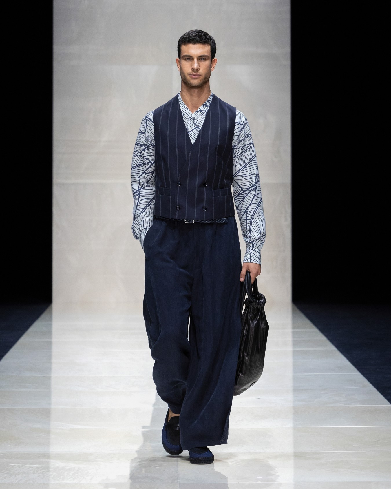 Shirt in printed silk habotai Slide 8