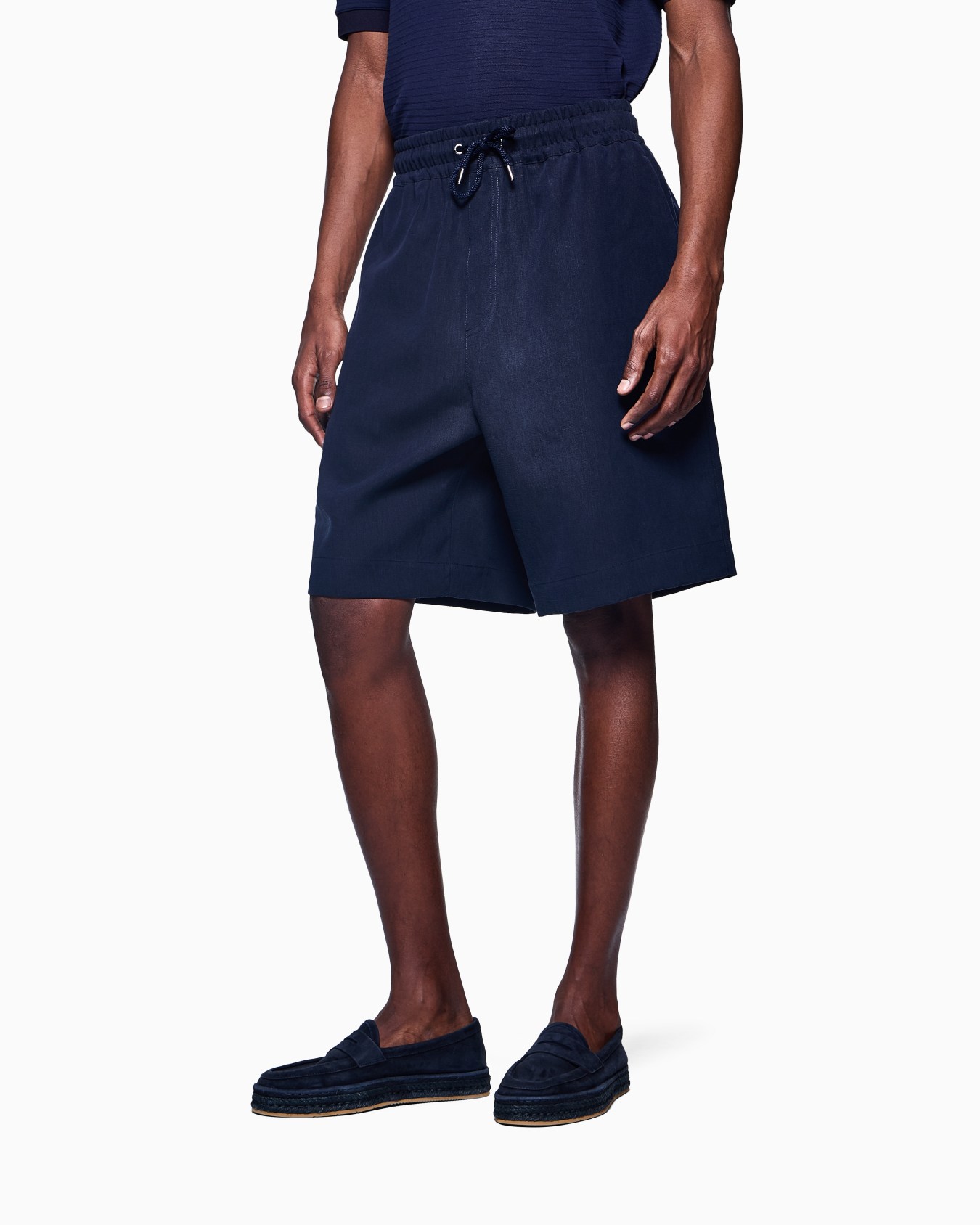 Linen canvas flat-front Bermuda shorts Slide 3