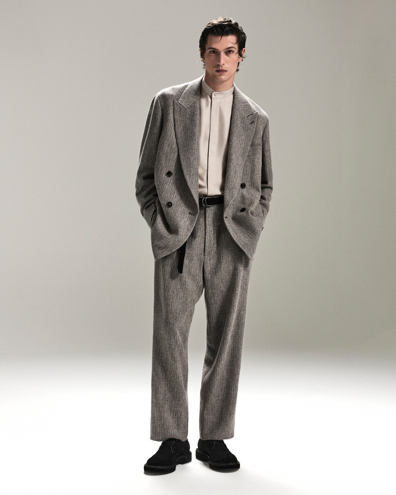Flat-front trousers in a viscose and wool-blend jacquard Slide 6