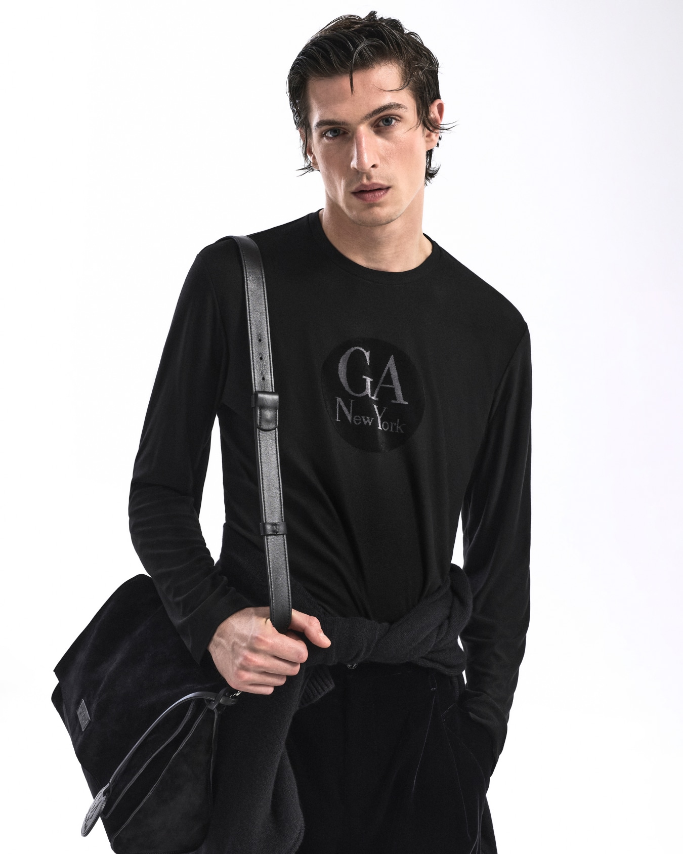 Viscose crew-neck T-shirt with a velvet insert Slide 5