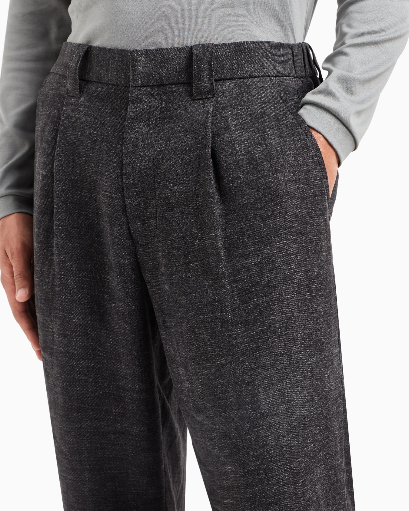 Single-pleat, faded linen twill trousers Slide 5