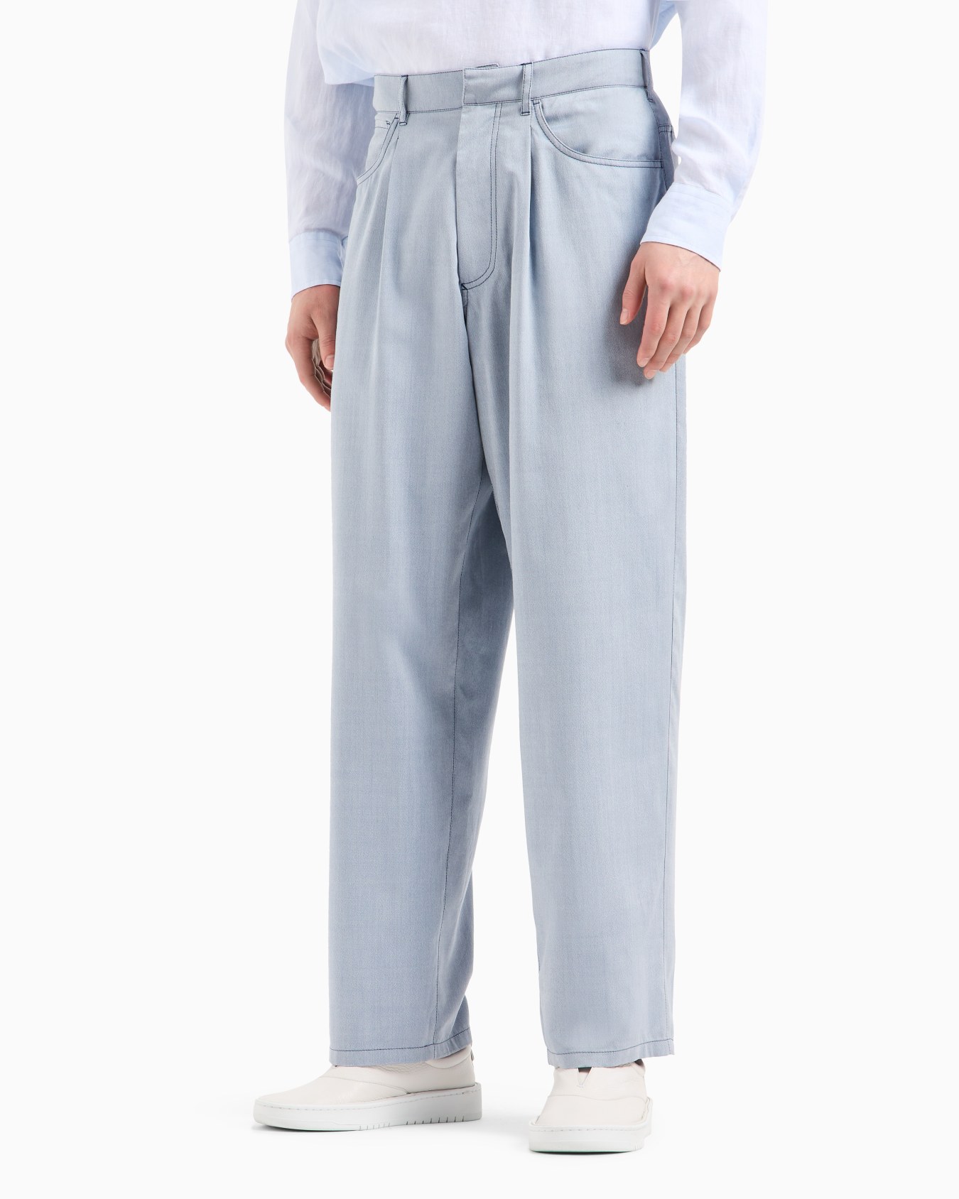 Single-pleat, silk canvas trousers Slide 4